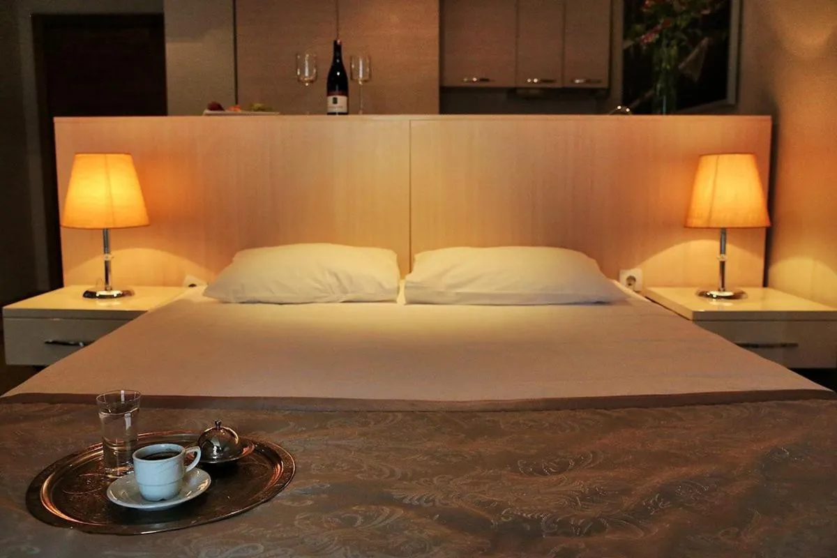 Bed in Derpa Suite Hotel