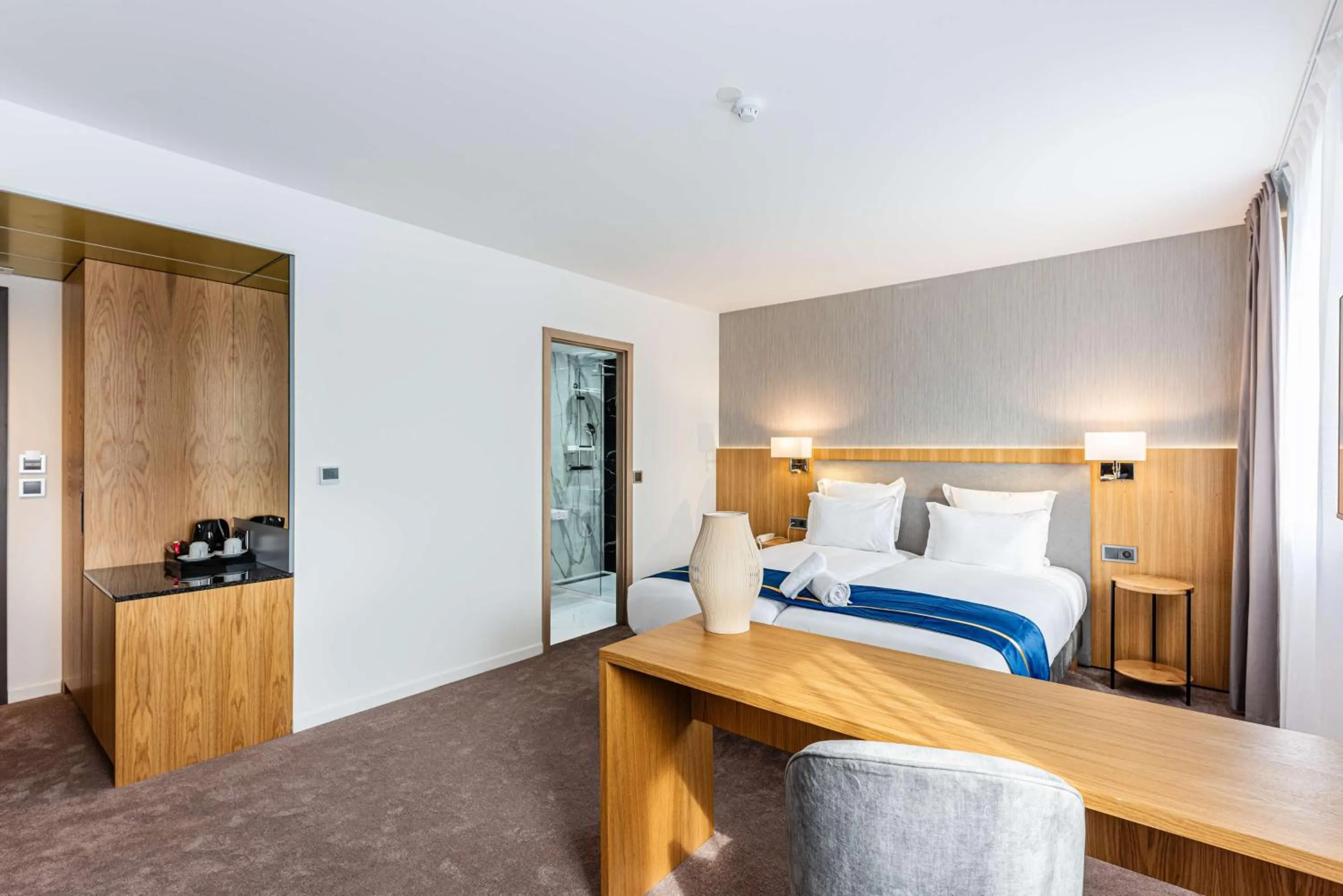 Bedroom, Bed in Brit Hotel Privilège Paris Rosny-sous-Bois