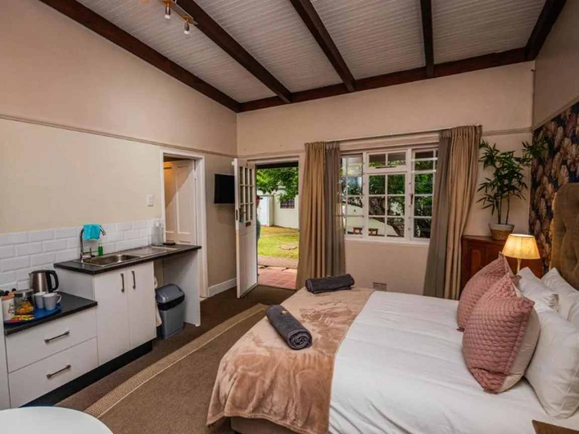 Photo of the whole room, Bed in The Cock House