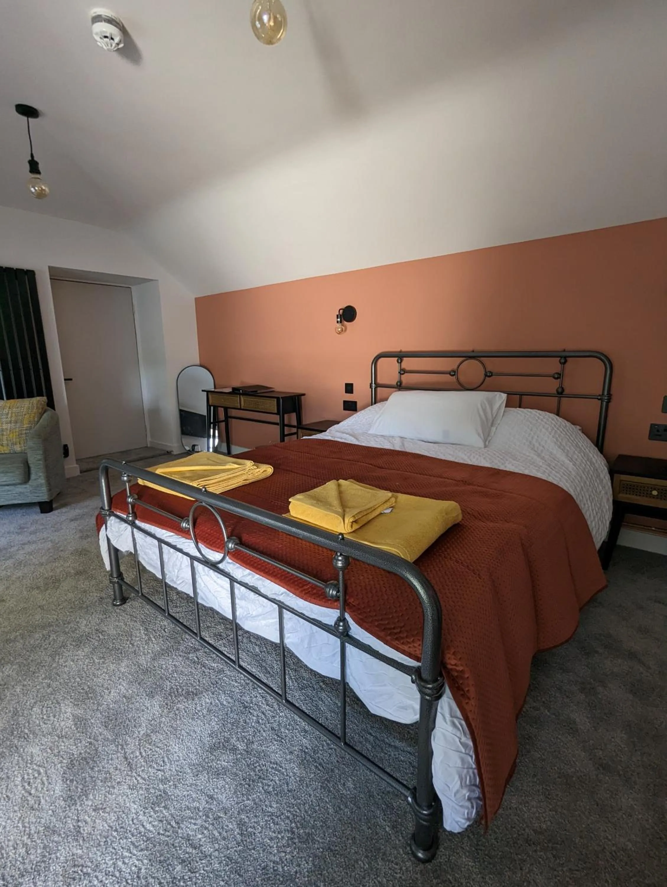 Bedroom, Bed in The Wolfe Inn Wolfscastle