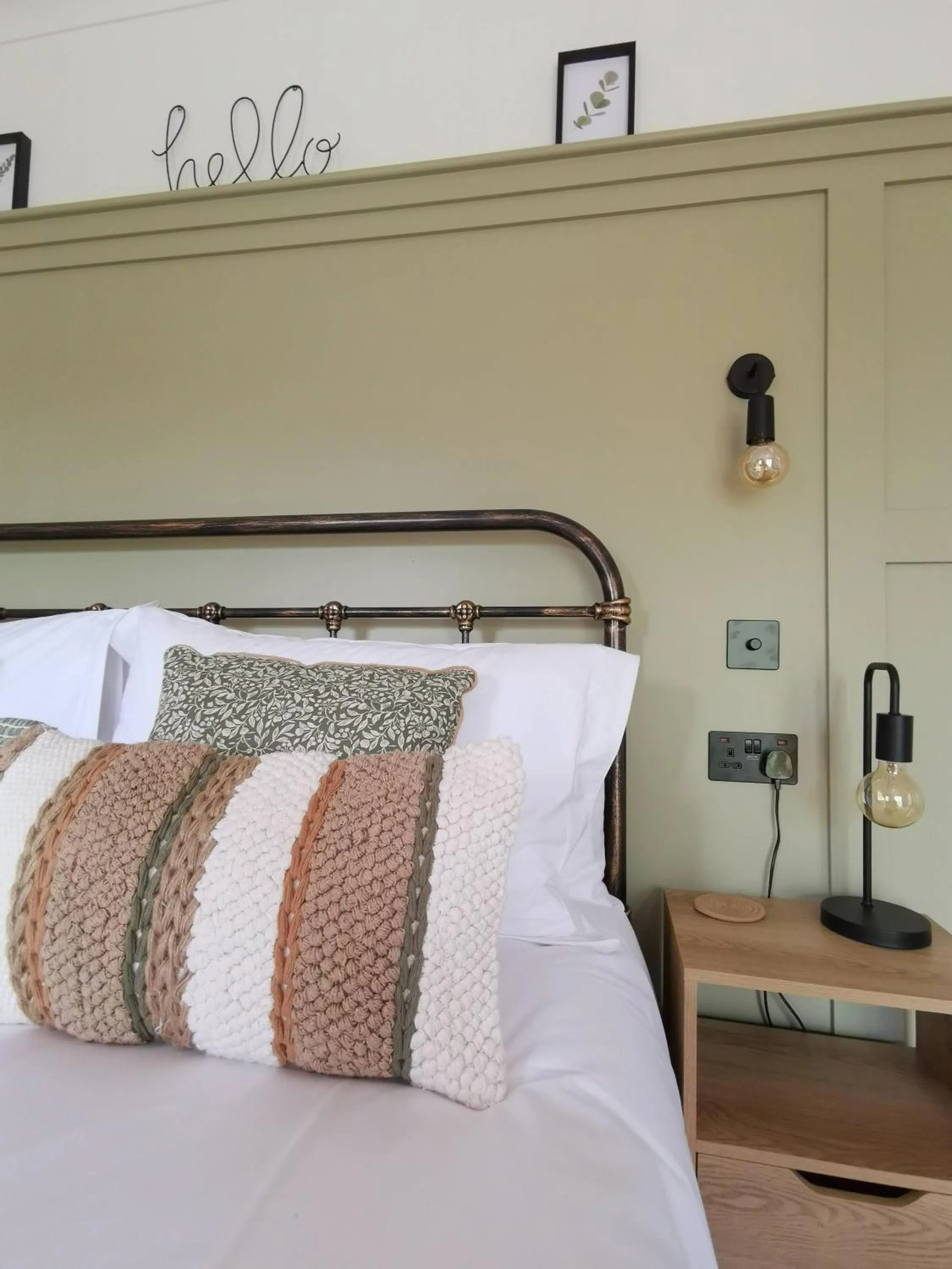 Bedroom, Bed in The Wolfe Inn Wolfscastle