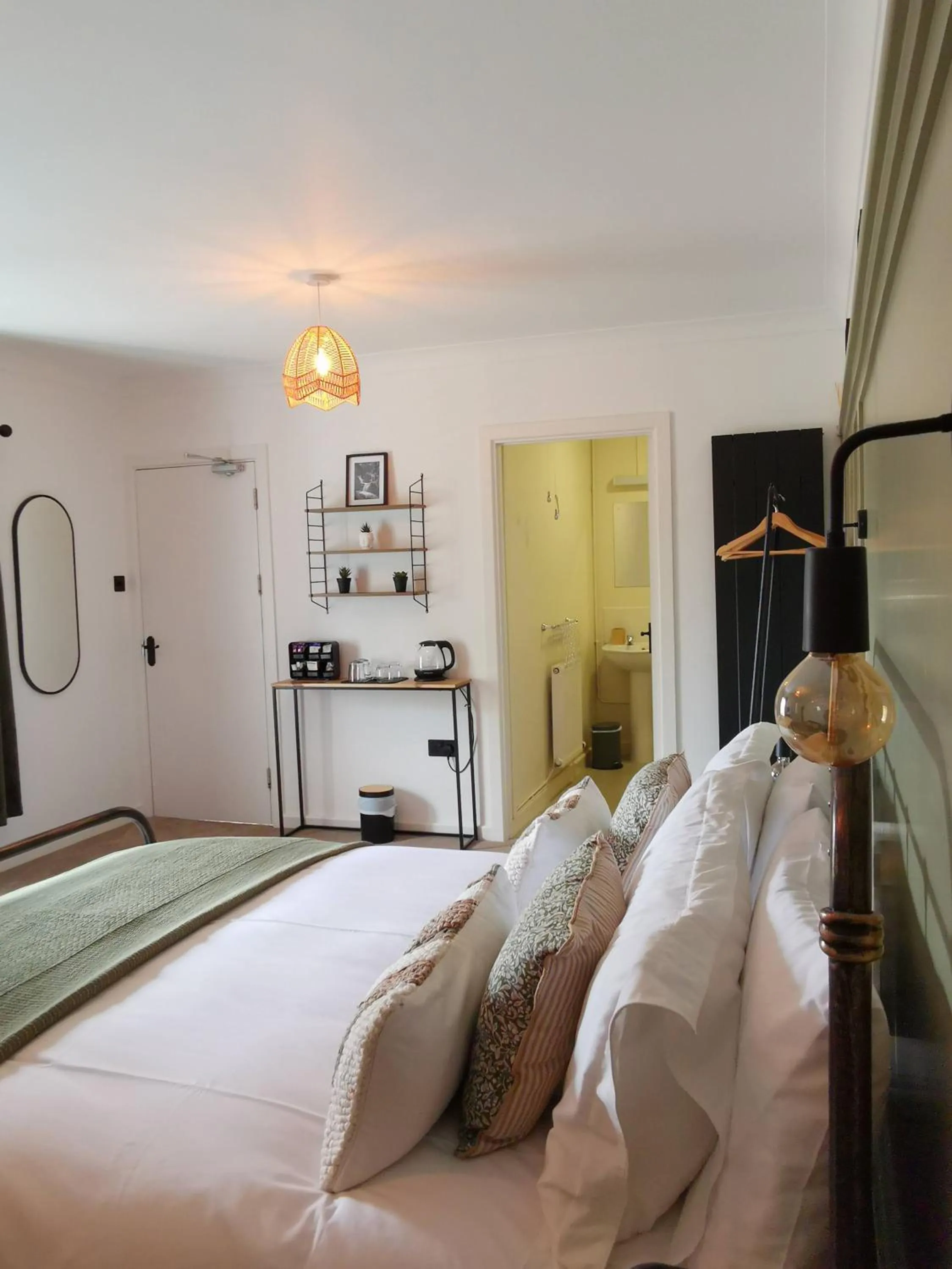 Bedroom, Bed in The Wolfe Inn Wolfscastle