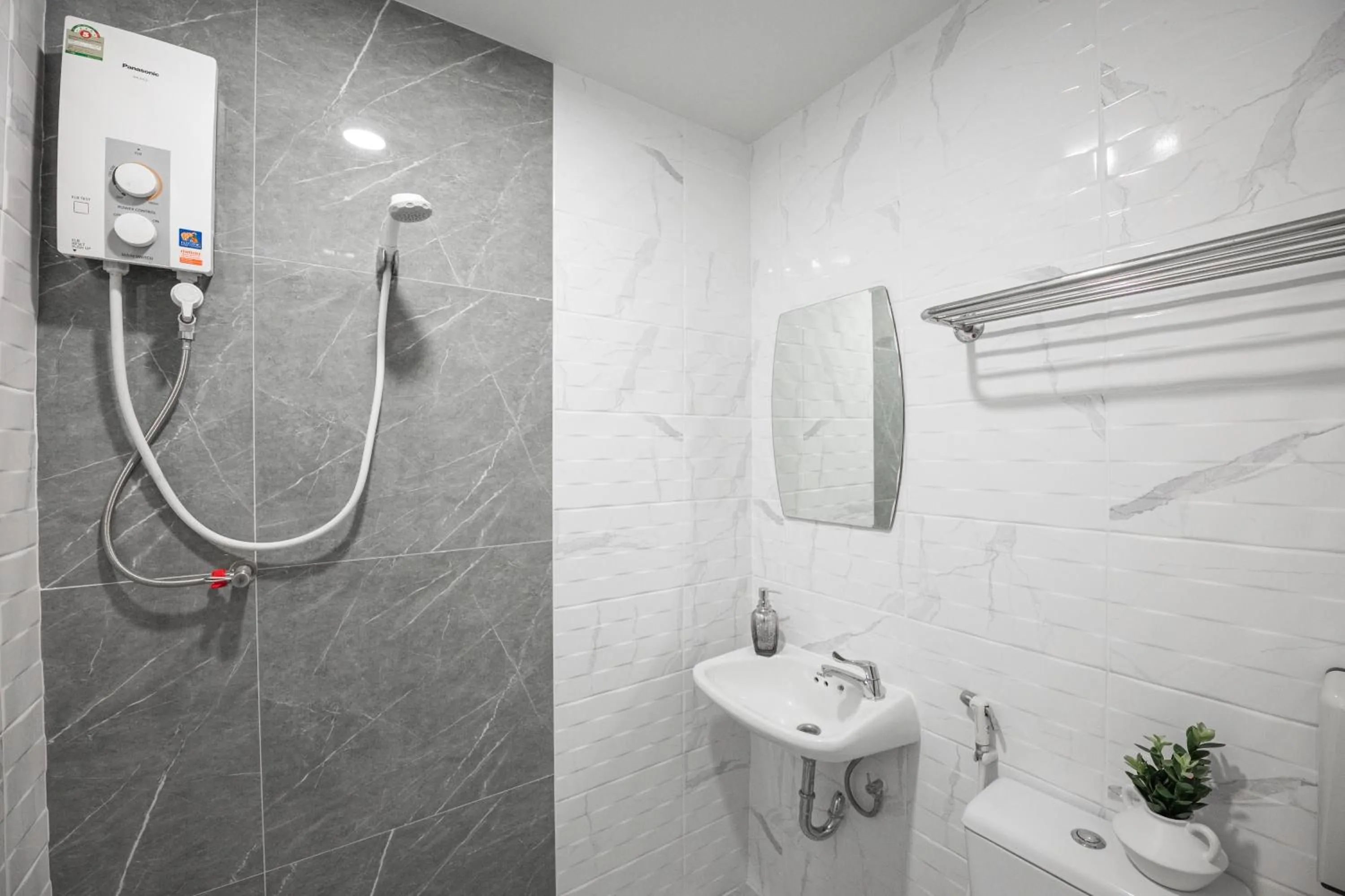 Bathroom in Chaipat Hotel