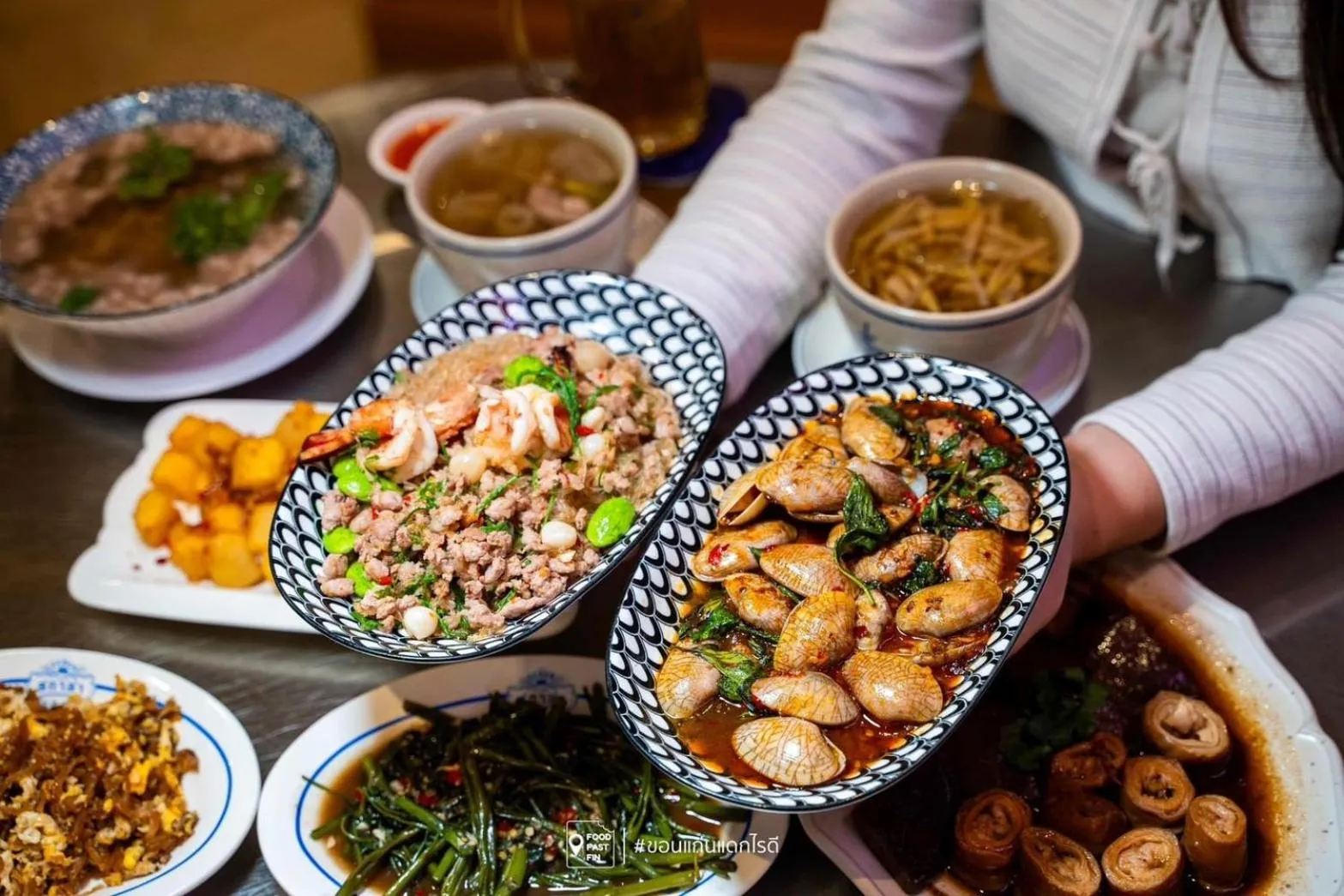 Restaurant/places to eat in Chaipat Hotel