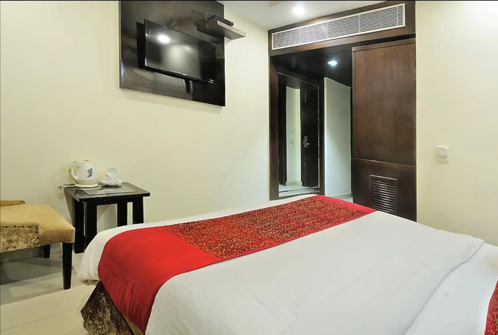 Bedroom in Hotel Sai Miracle - New Delhi