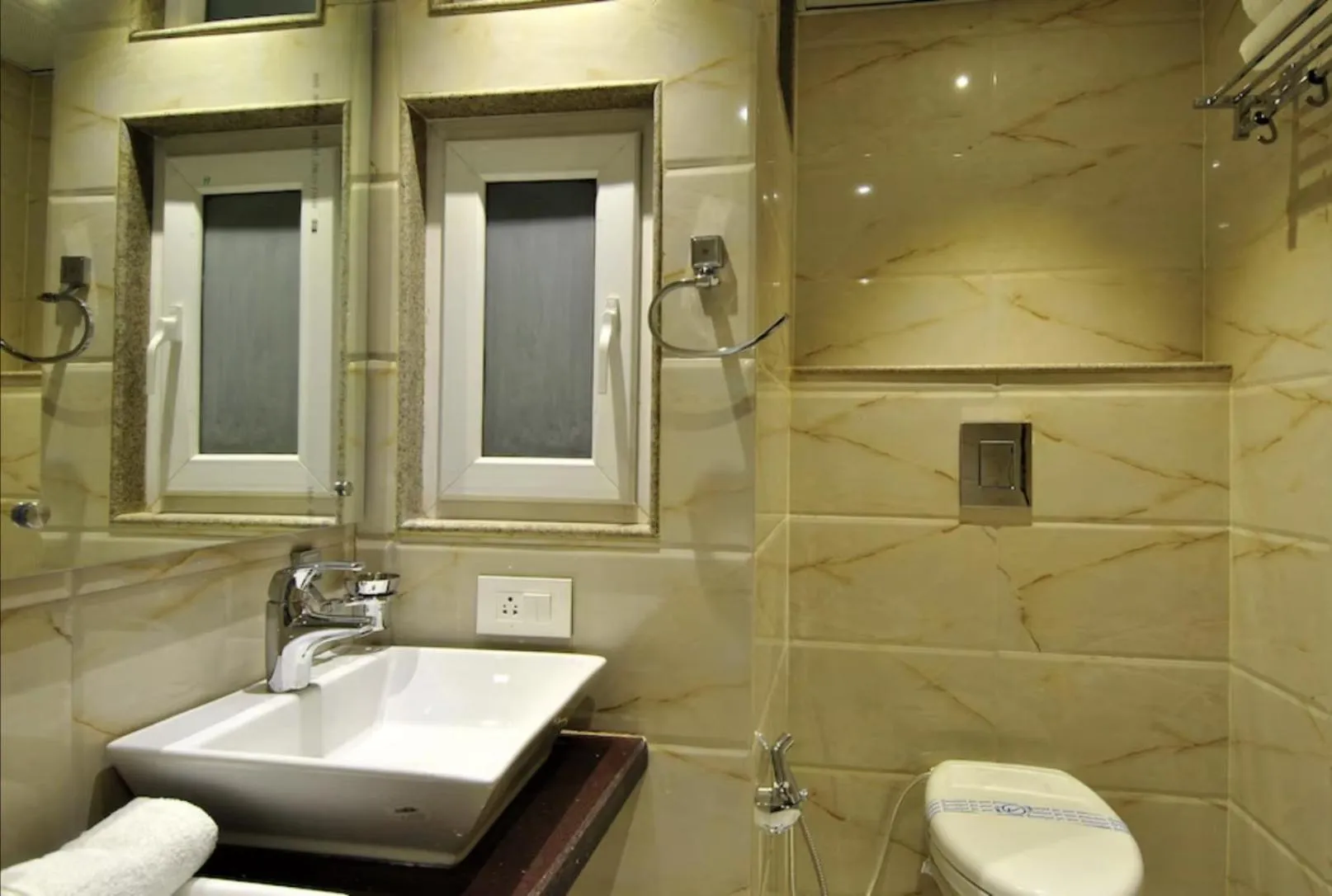 Bathroom in Hotel Sai Miracle - New Delhi