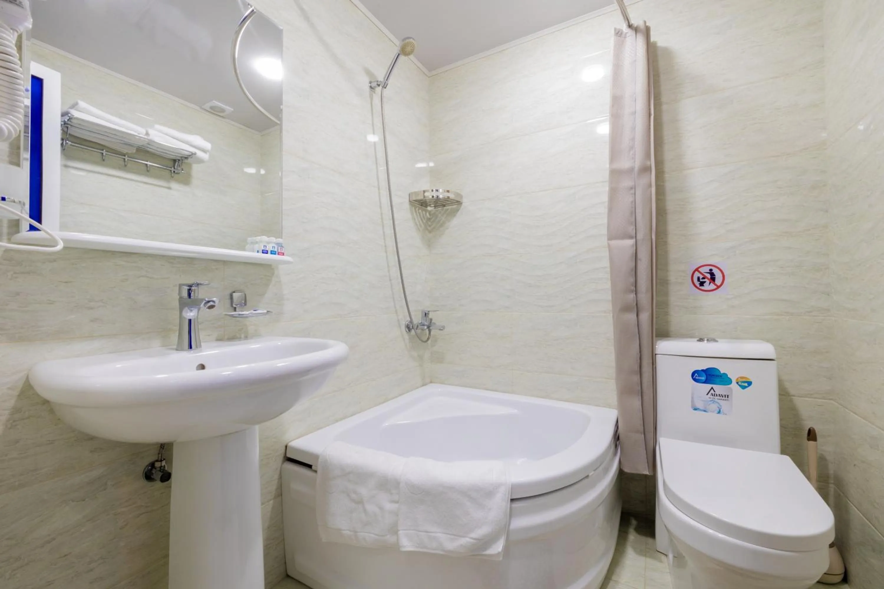 Bathroom in Hotel Billuri Sitora