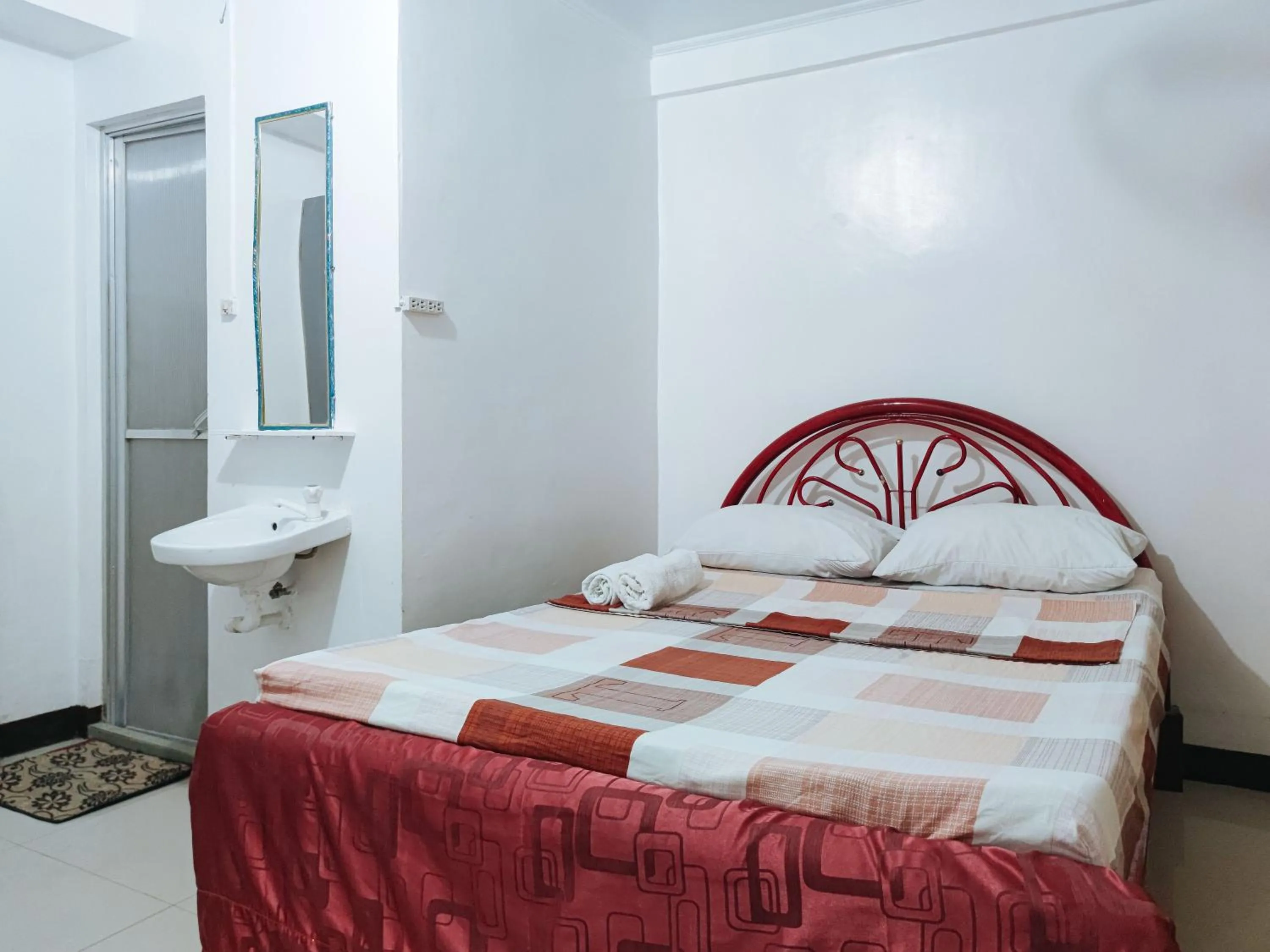 Bed in Iloilo Paraw Beach Resort