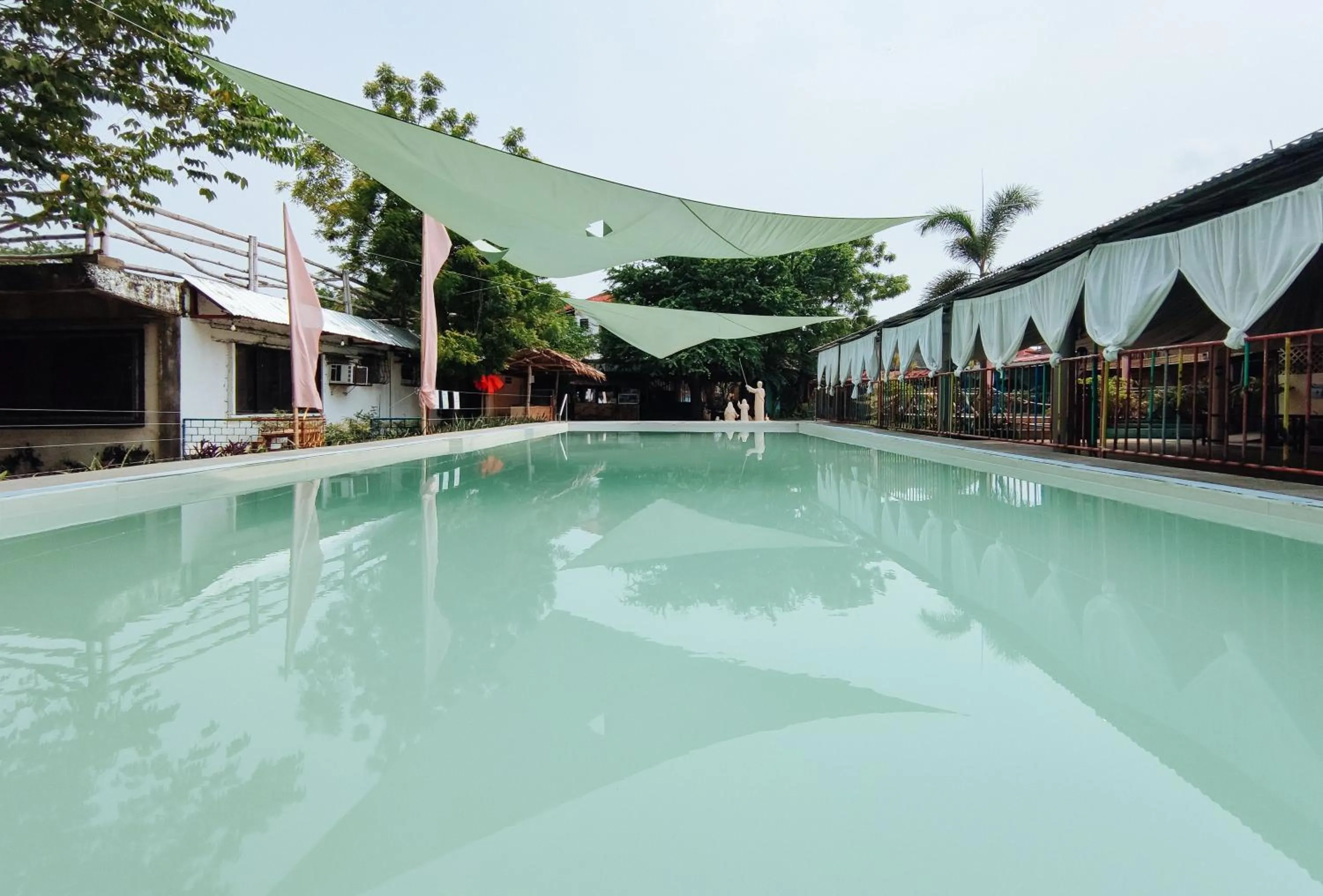 Swimming pool in Iloilo Paraw Beach Resort
