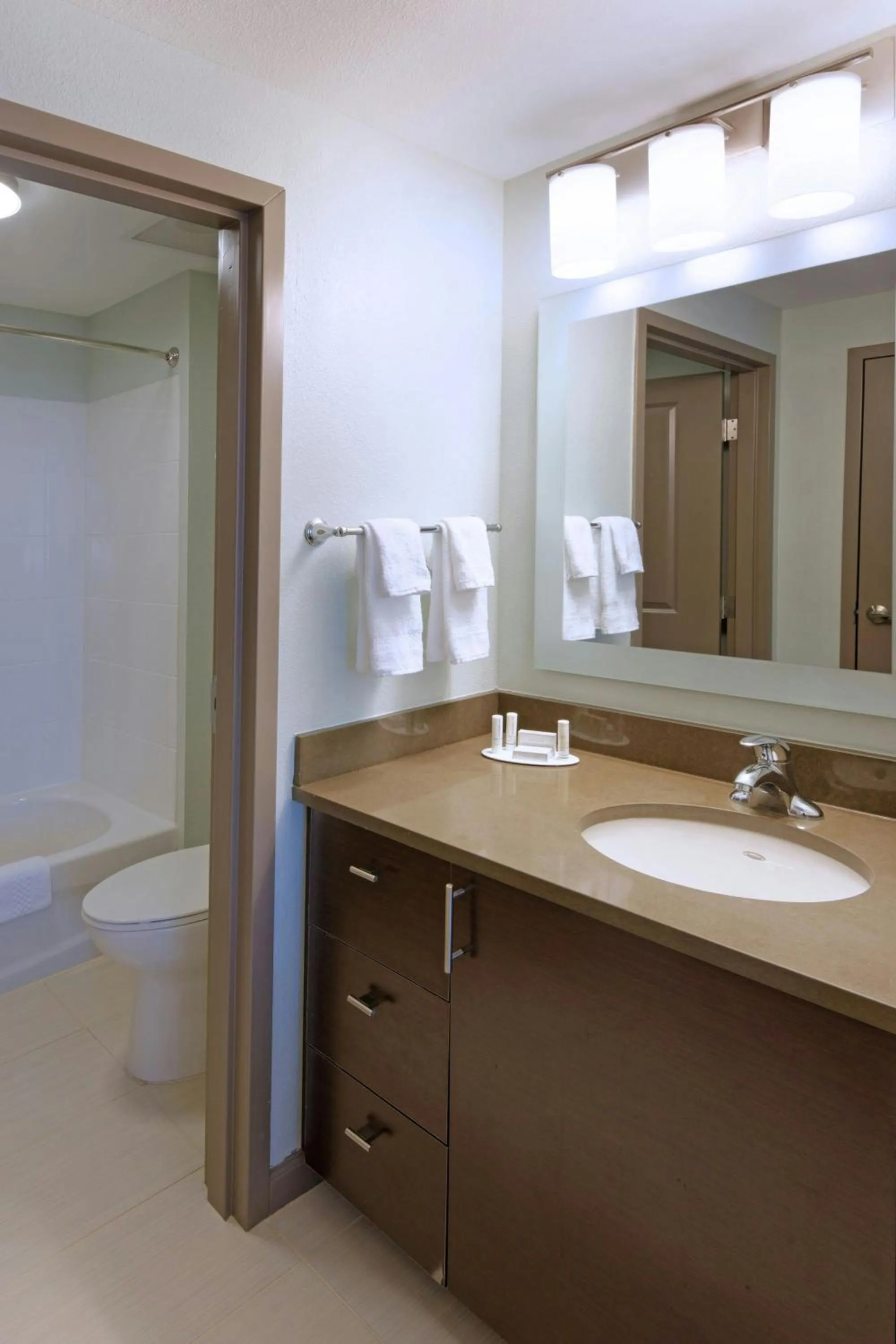 Bathroom in TownePlace Suites by Marriott Springfield