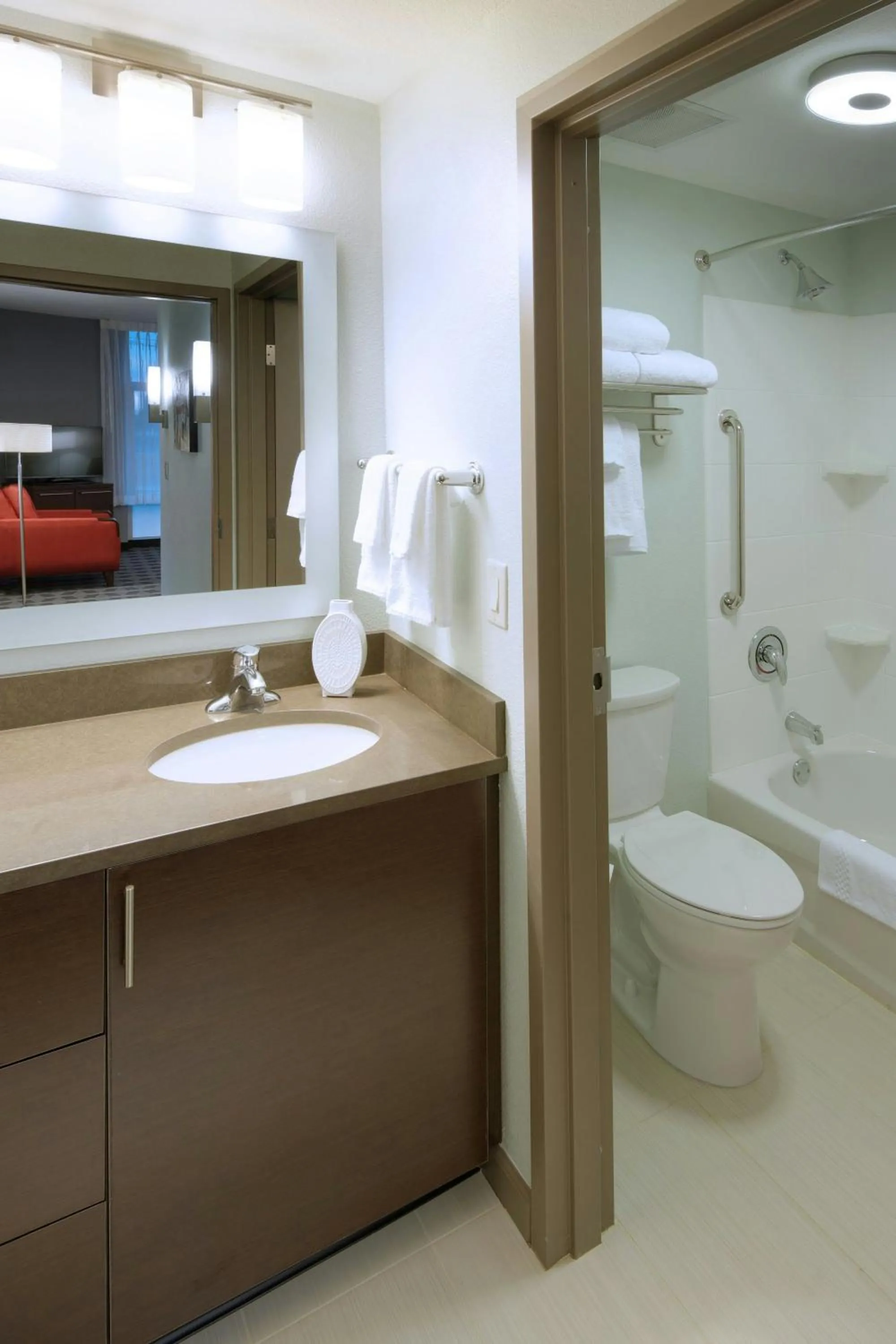 Bathroom in TownePlace Suites by Marriott Springfield