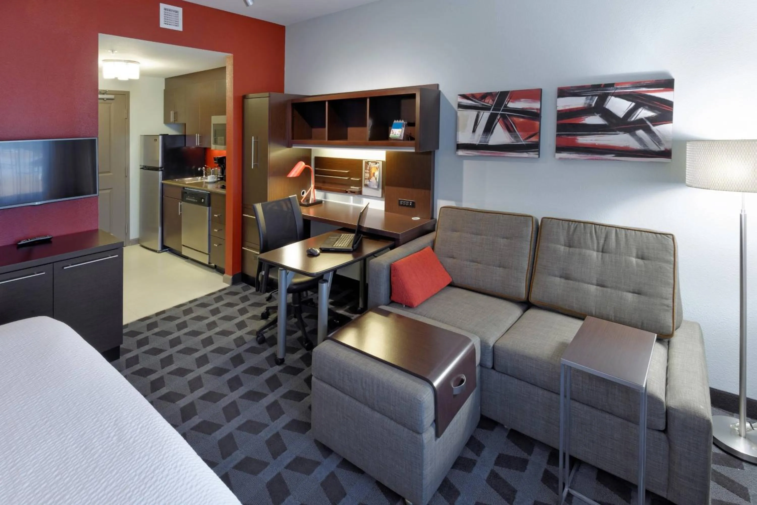 Living room, Bed in TownePlace Suites by Marriott Springfield