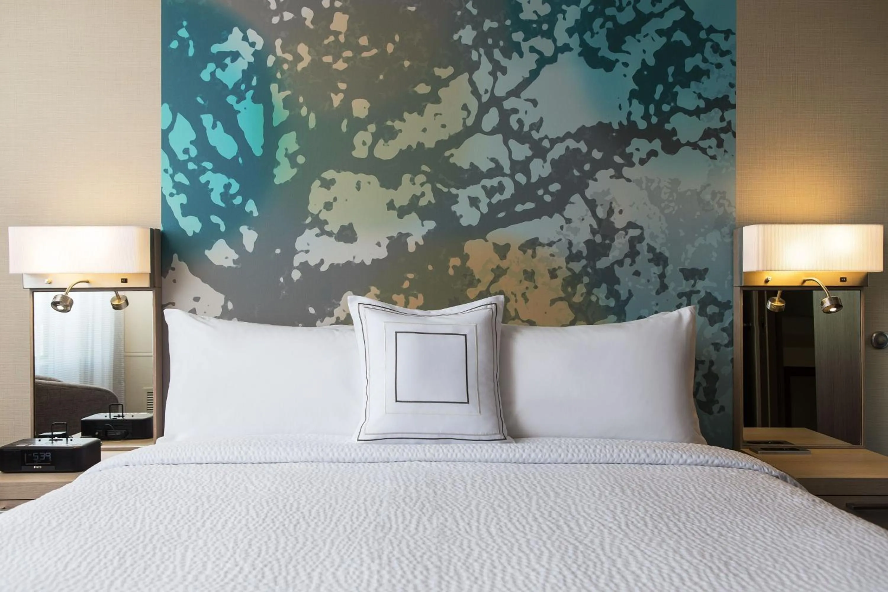 Photo of the whole room, Bed in Courtyard by Marriott Irvine Spectrum