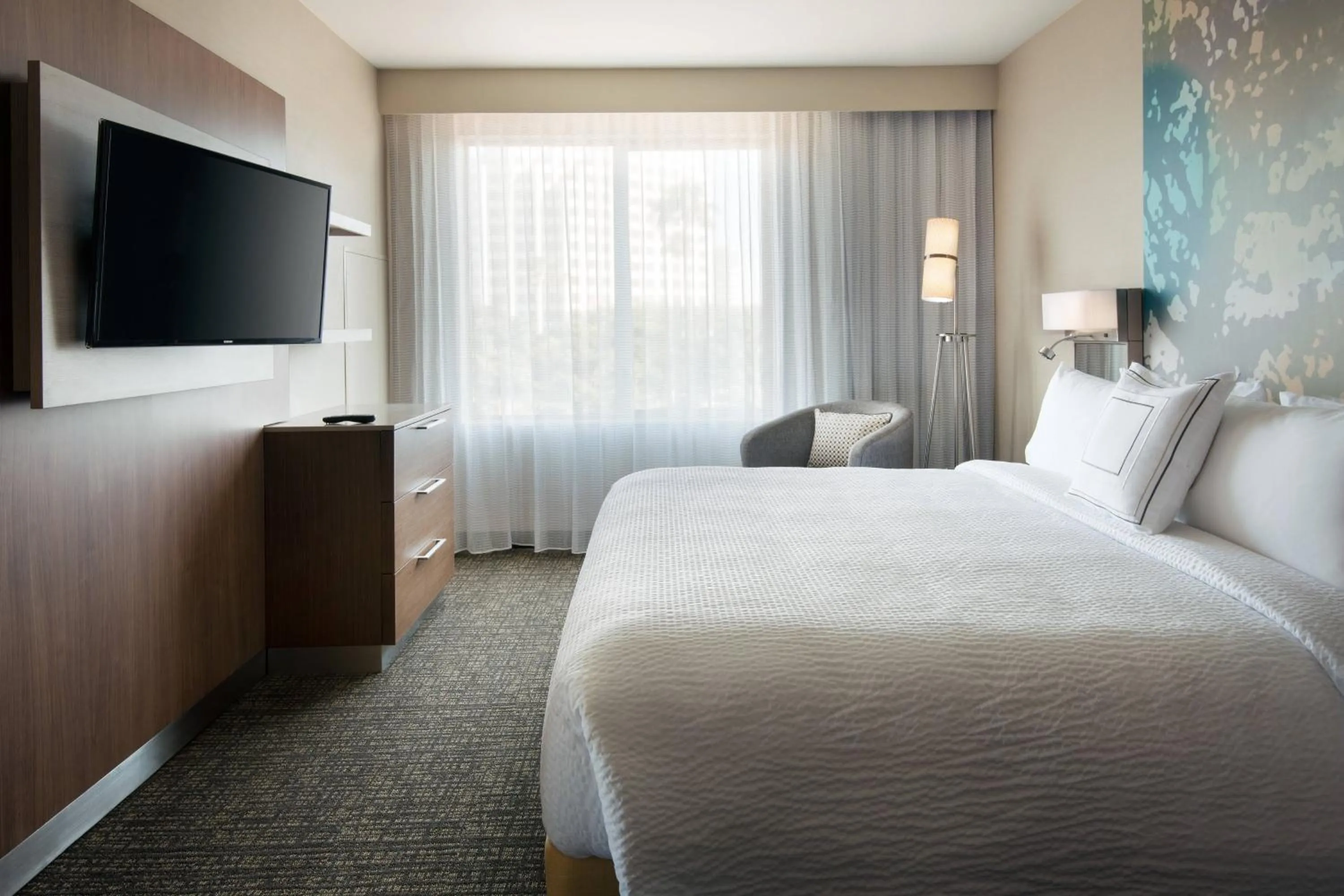 Photo of the whole room, Bed in Courtyard by Marriott Irvine Spectrum