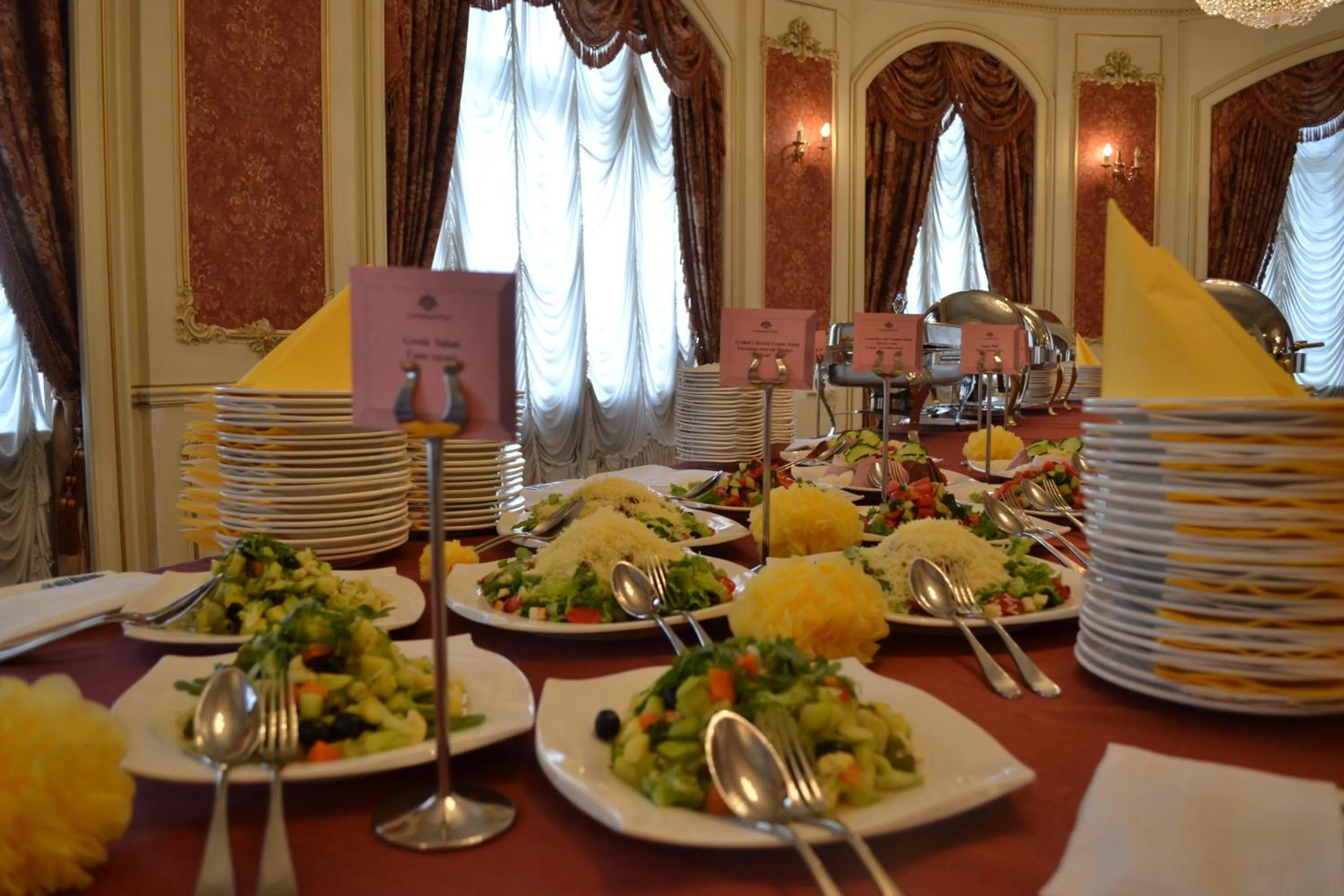 Restaurant/places to eat in Continental Hotel