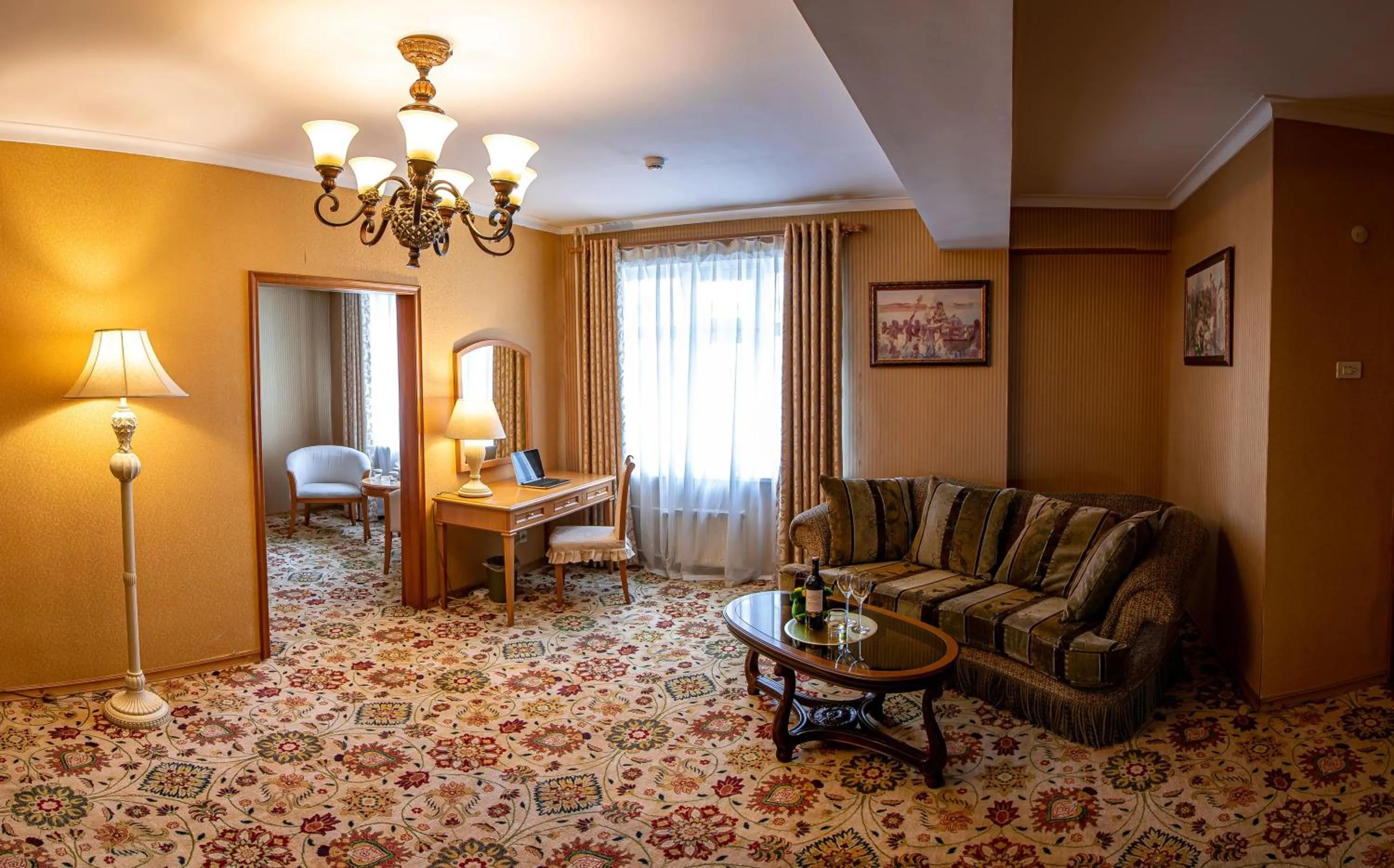 Living room in Continental Hotel