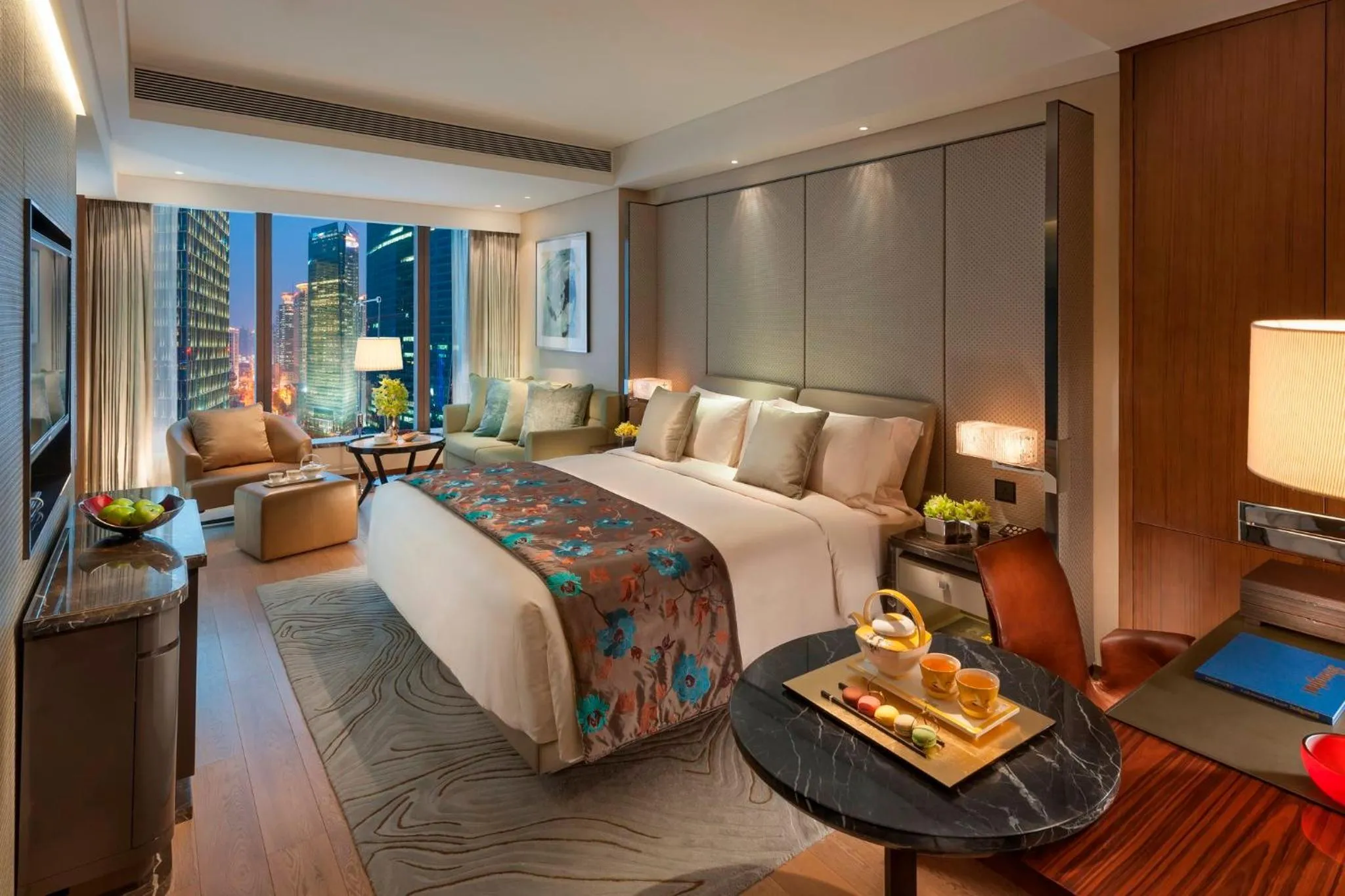 Bedroom, Bed in Mandarin Oriental Pudong, Shanghai