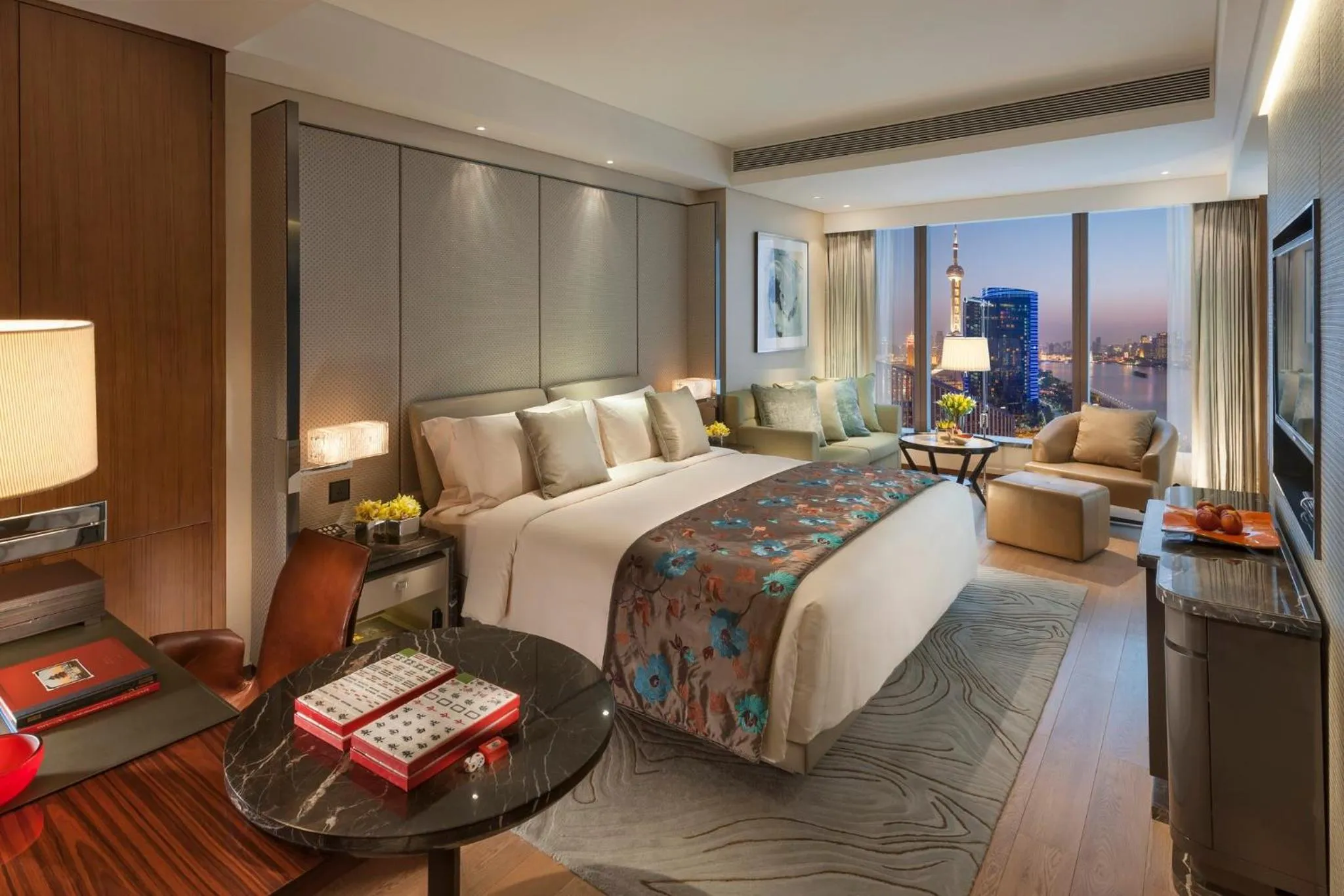 Bedroom, Bed in Mandarin Oriental Pudong, Shanghai