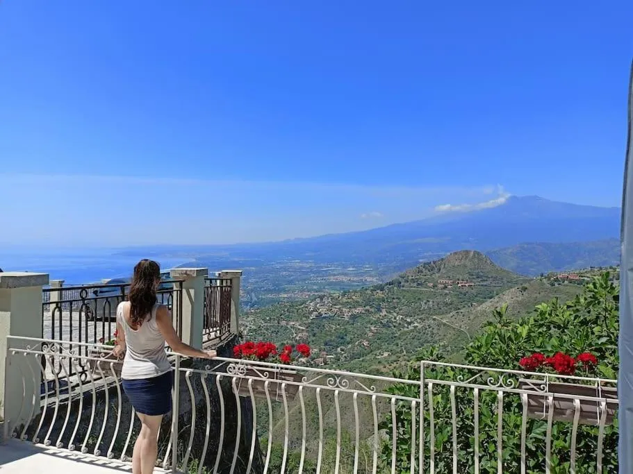 Stanza Mylai Etna View