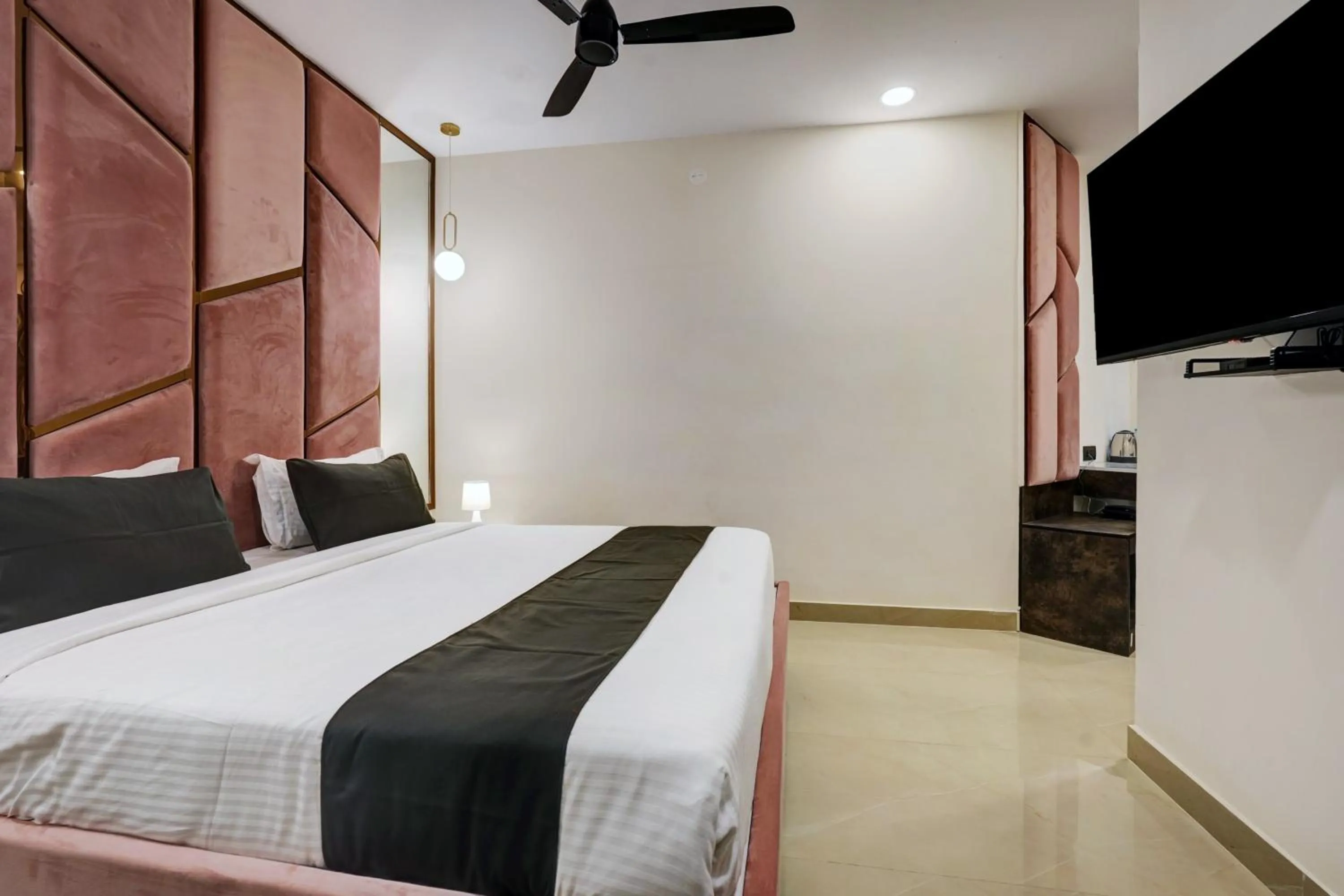 Bedroom, Bed in Astra Hotels & Suites - Koramangala