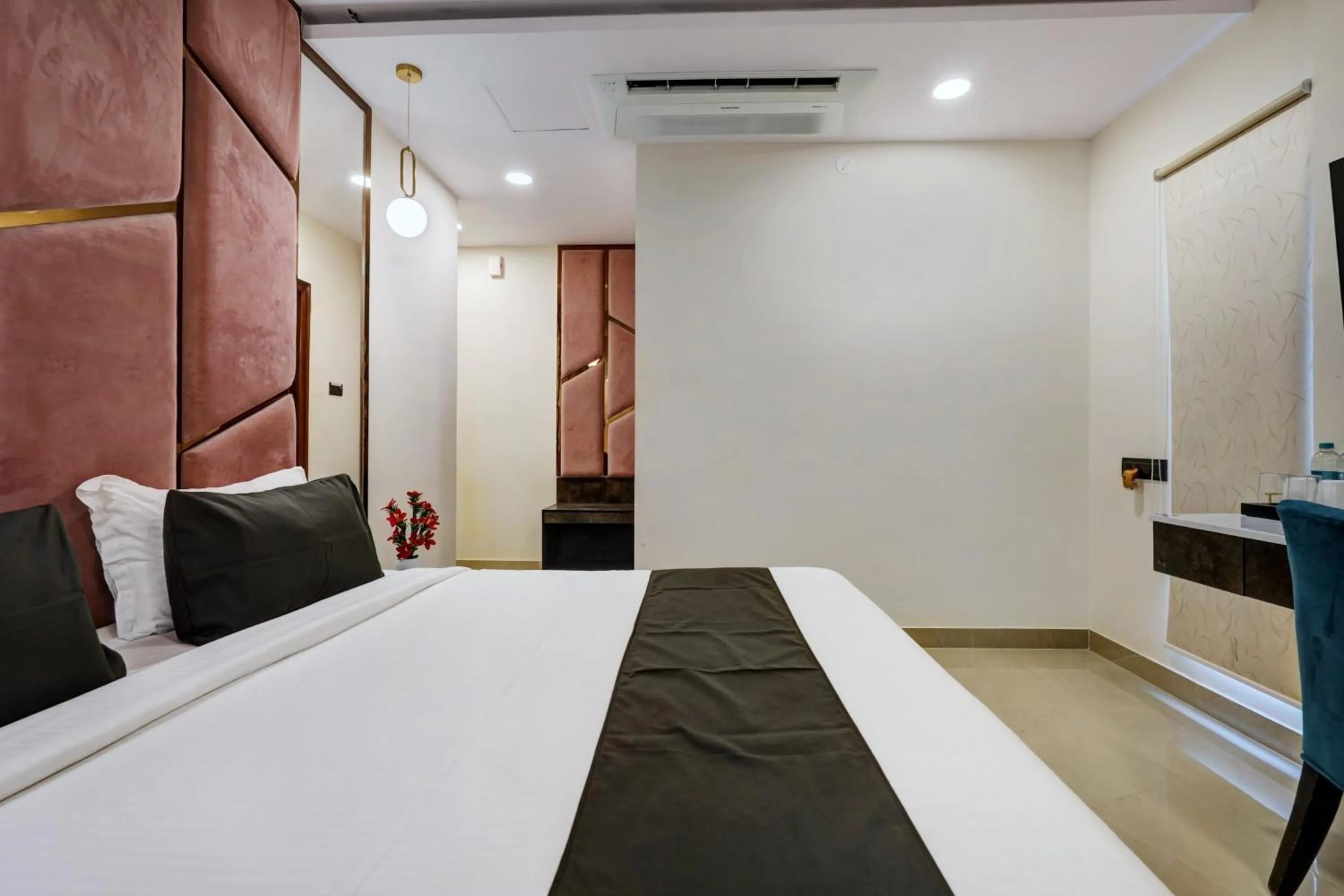 Bedroom, Bed in Astra Hotels & Suites - Koramangala