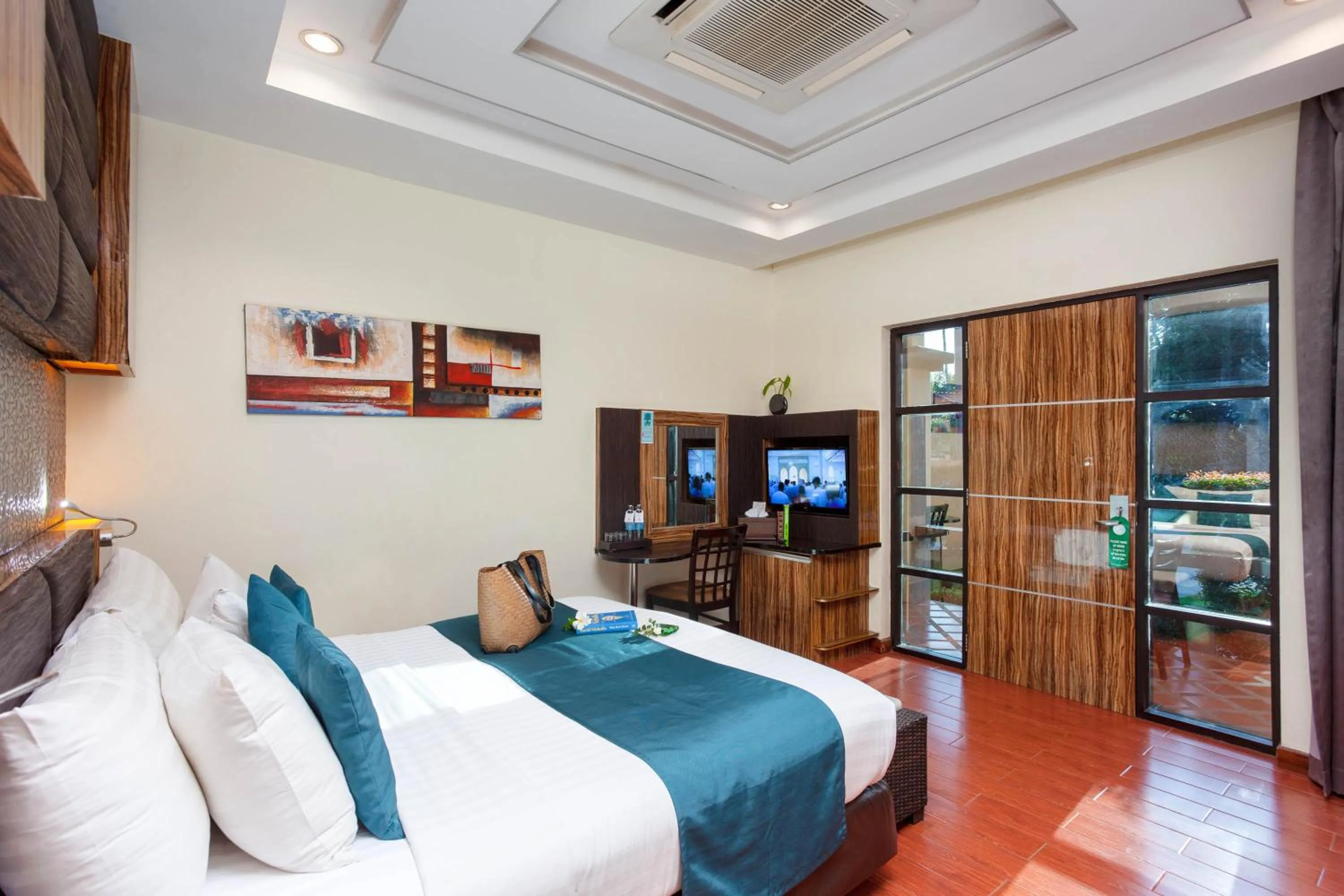 Bed in Royal Beach Boutique Resort & Spa Koh Samui