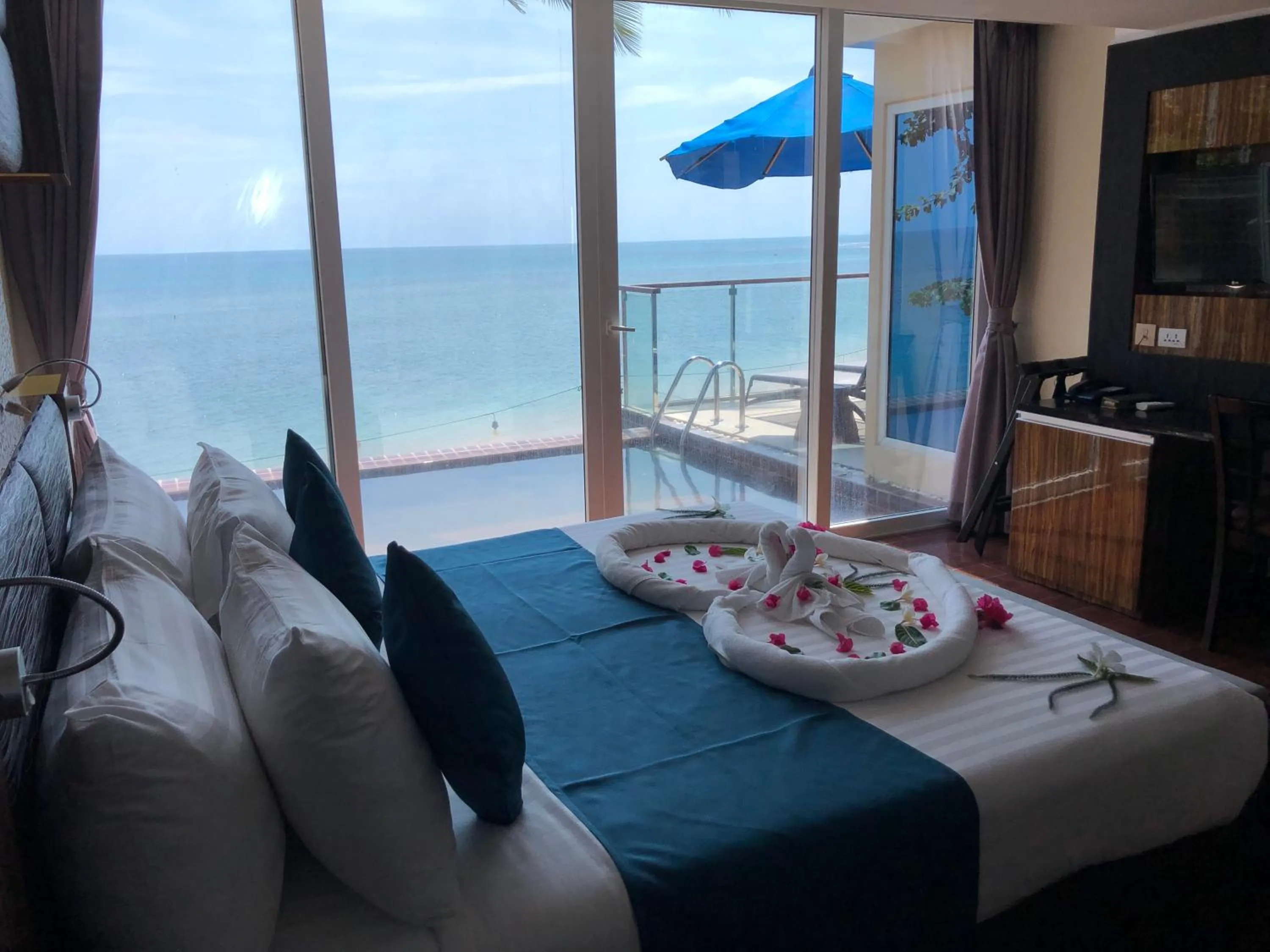 Photo of the whole room, Bed in Royal Beach Boutique Resort & Spa Koh Samui