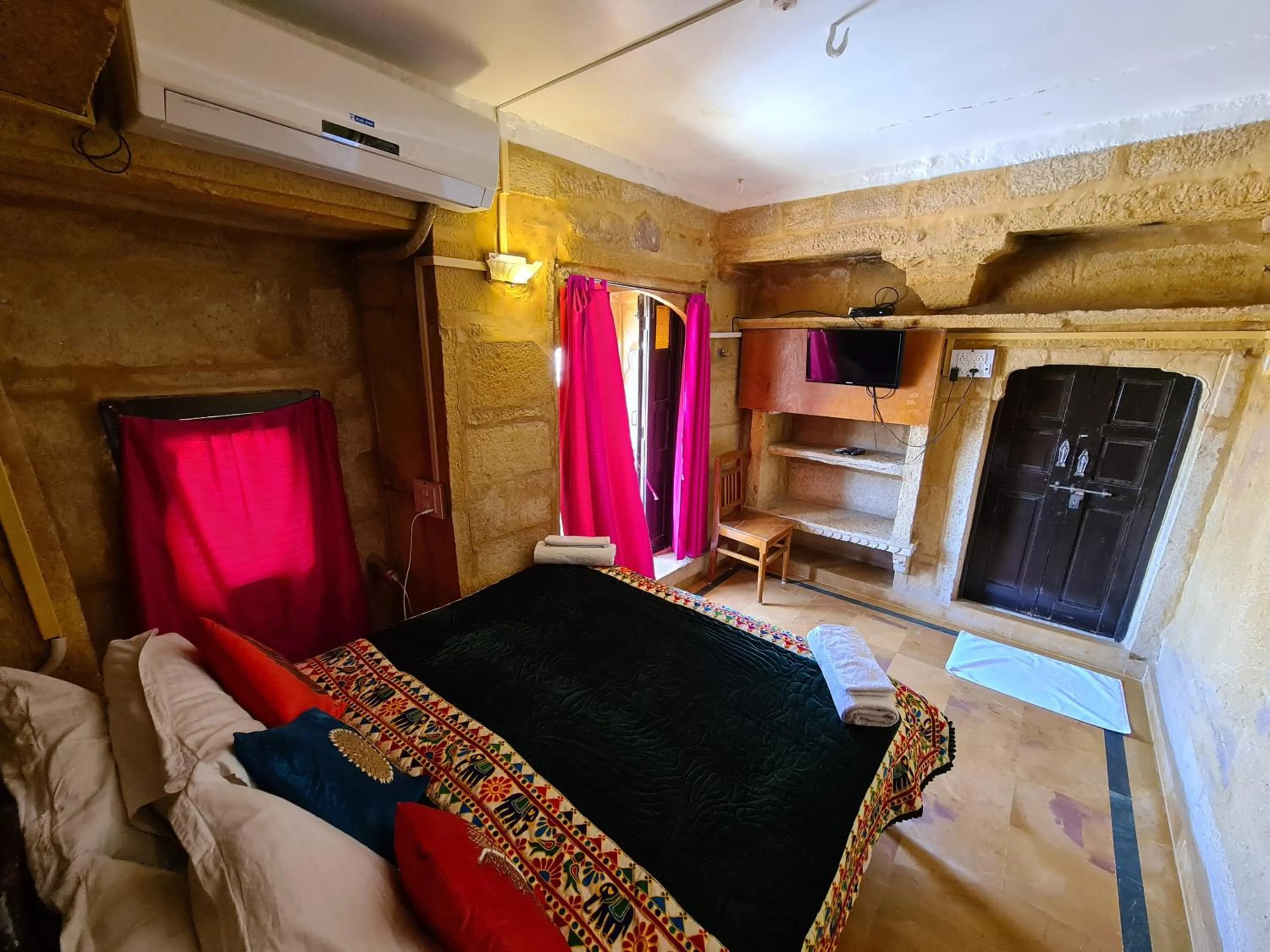 Bed in Hotel Victoria