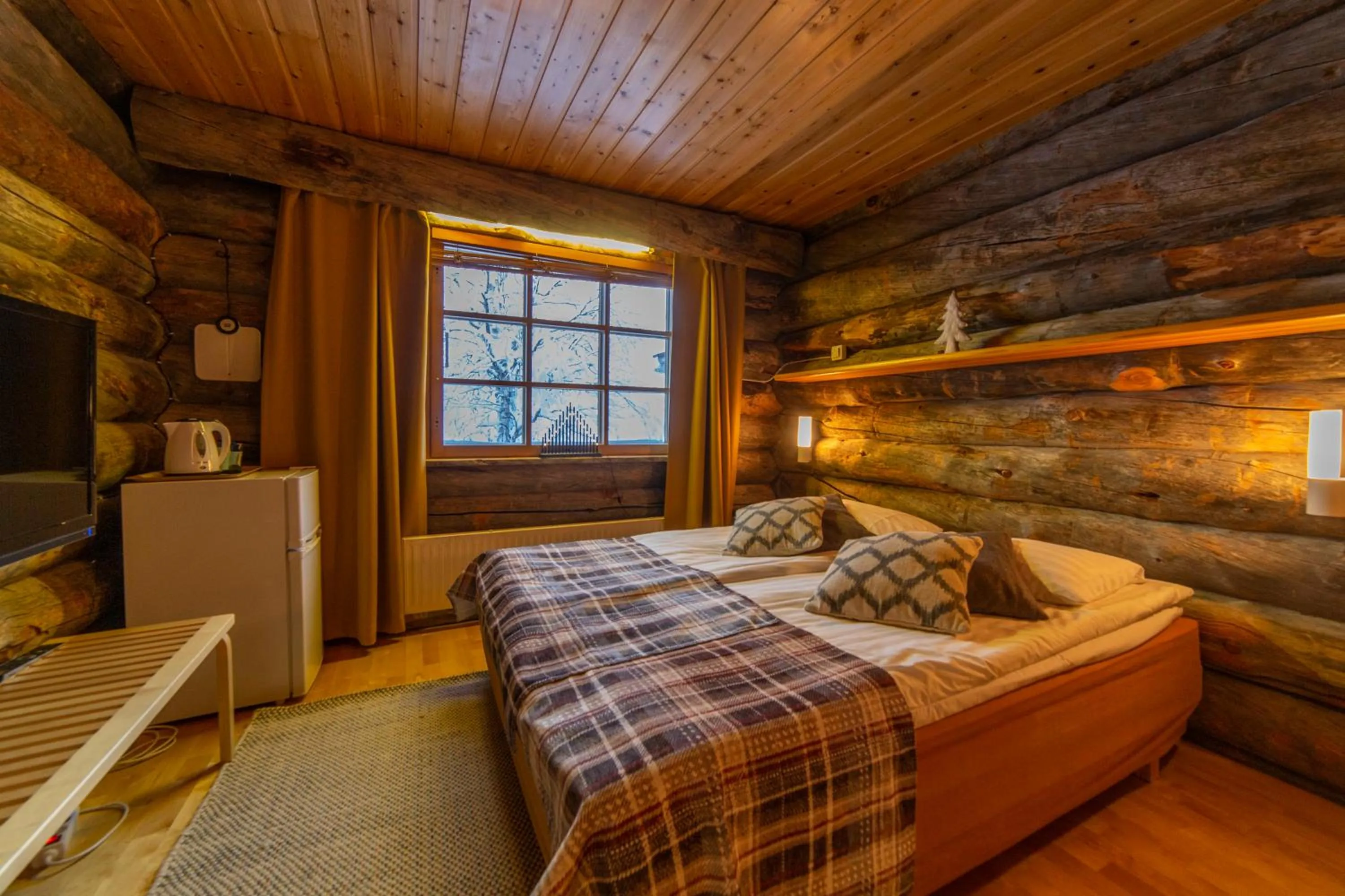 Small Double Room in Kuukkeli Log Houses Teerenpesä
