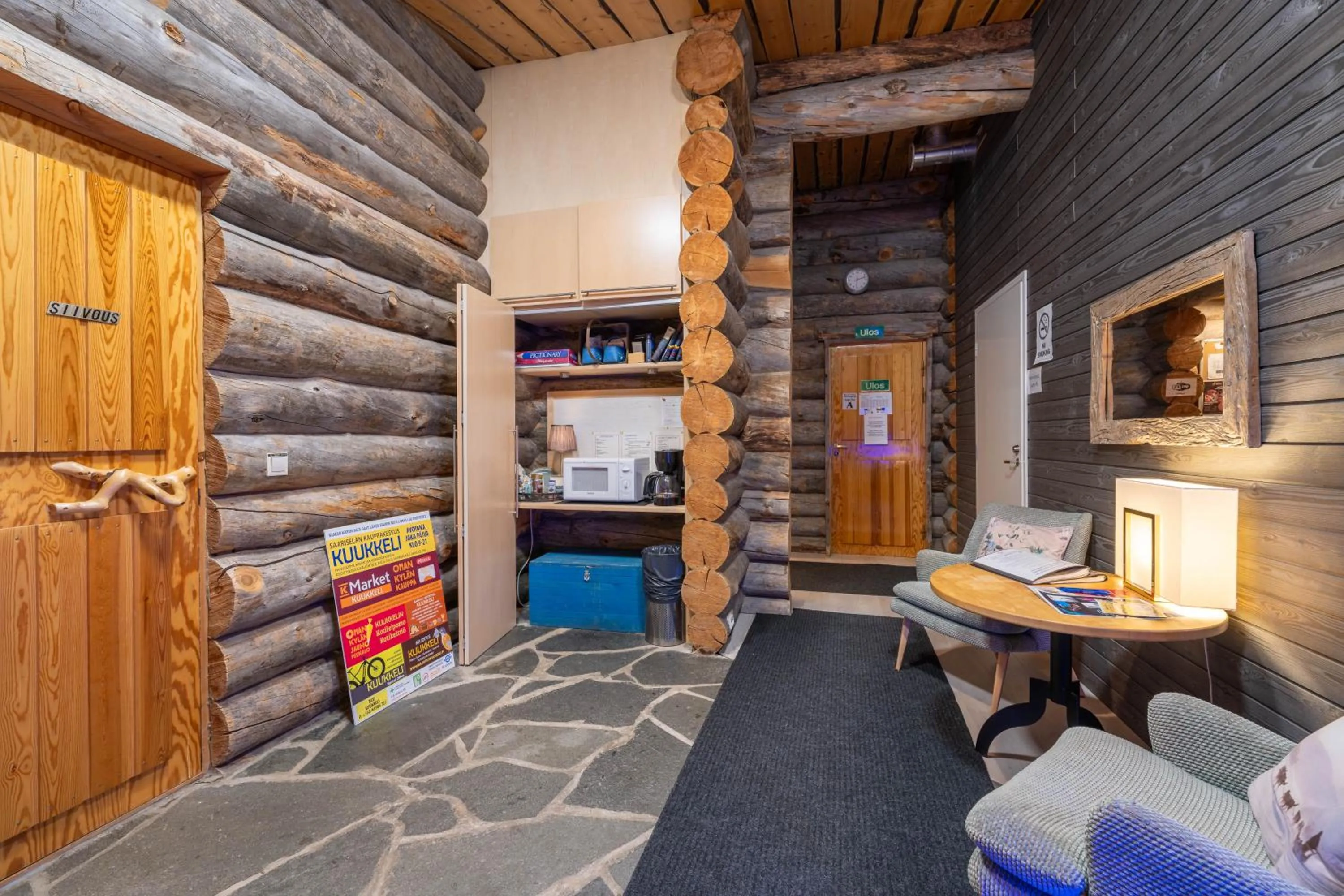 Seating area in Kuukkeli Log Houses Teerenpesä