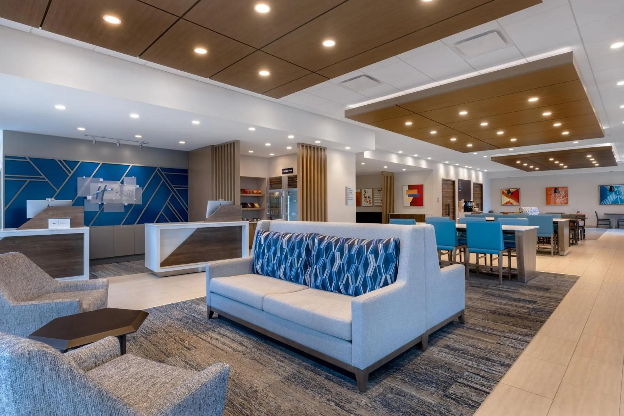 Property building in Holiday Inn Express & Suites St Thomas