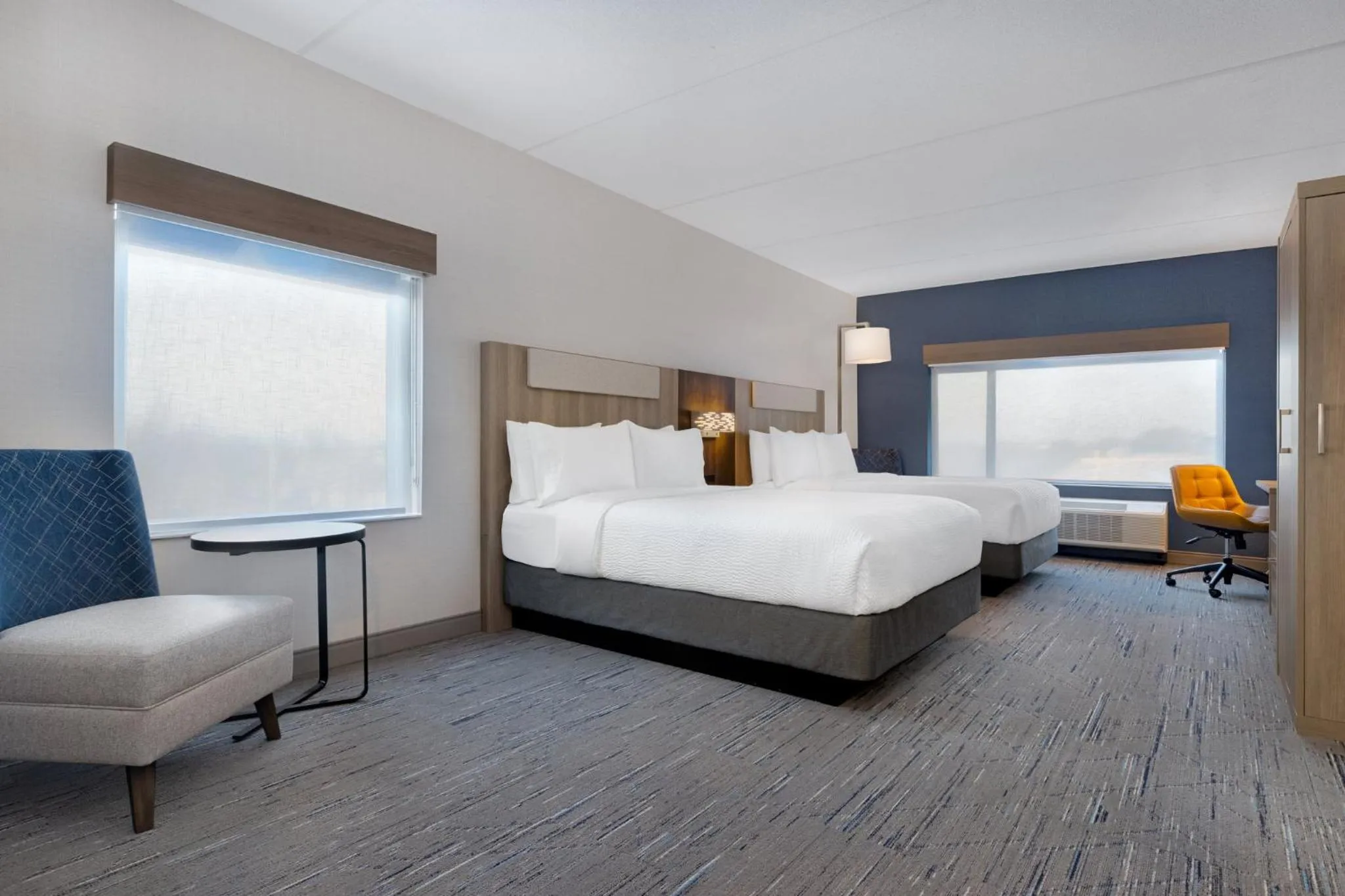 Photo of the whole room, Bed in Holiday Inn Express & Suites St Thomas