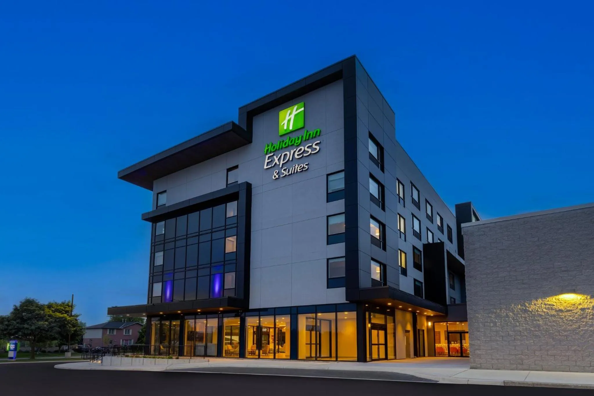 Property building in Holiday Inn Express & Suites St Thomas