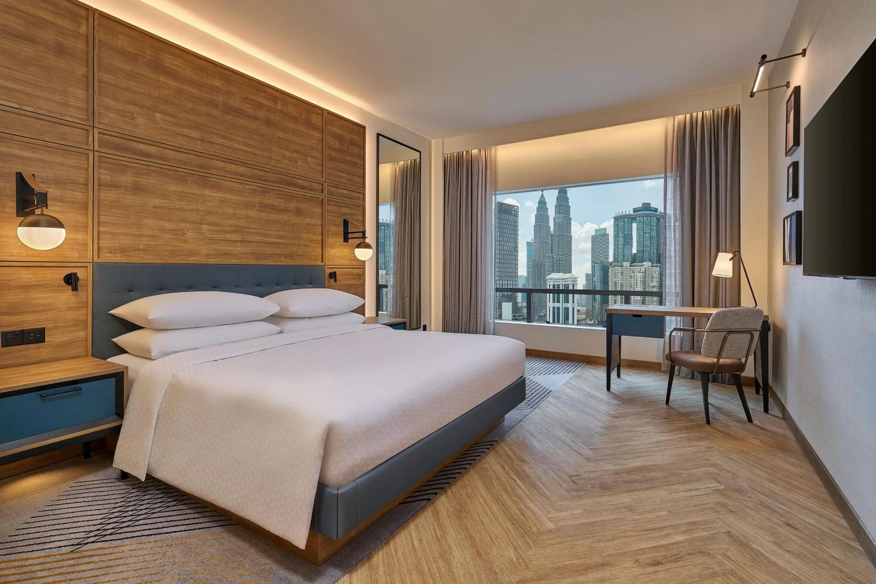 Photo of the whole room, Bed in Four Points by Sheraton Kuala Lumpur, City Centre