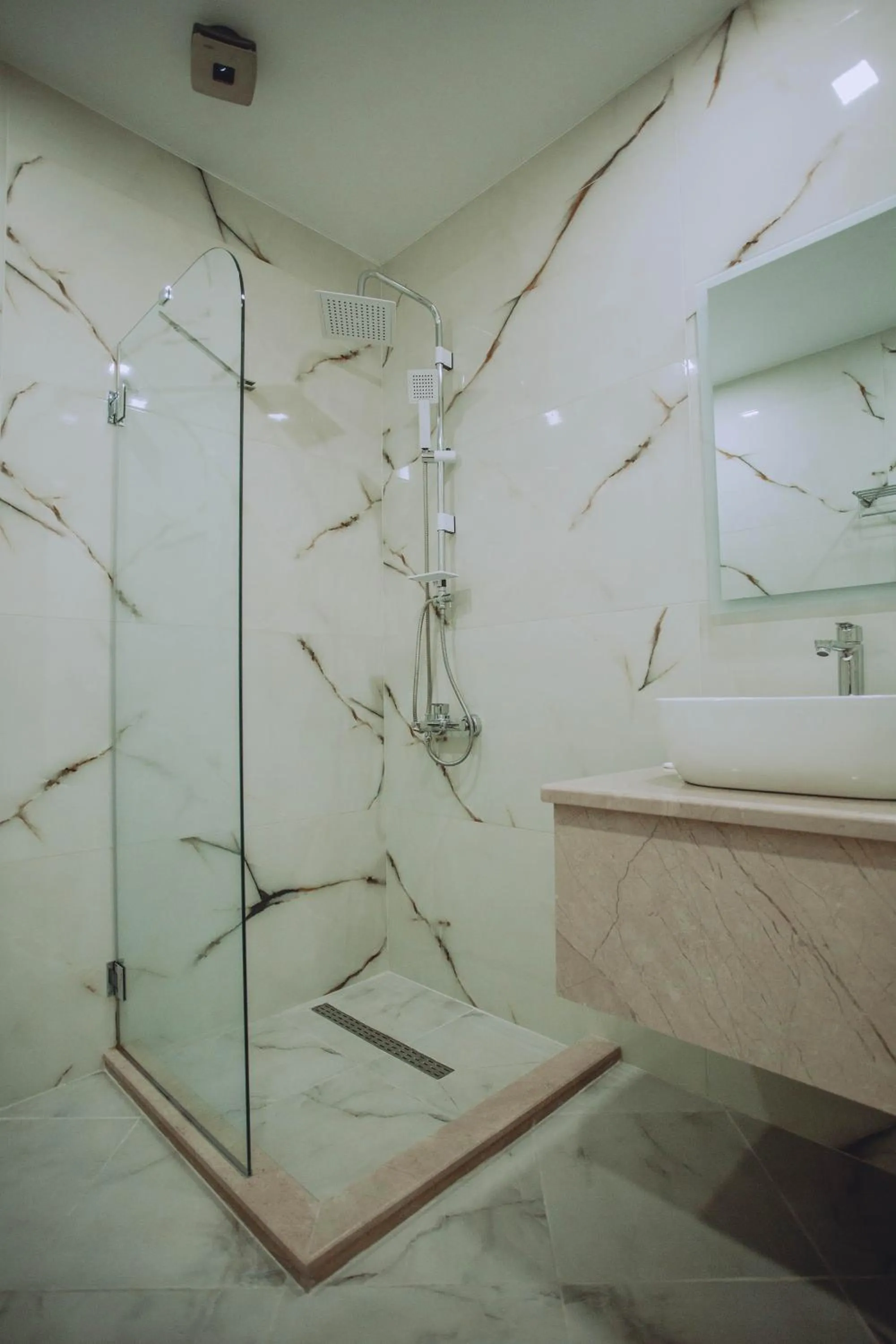 Shower in Royal Medis Hotel