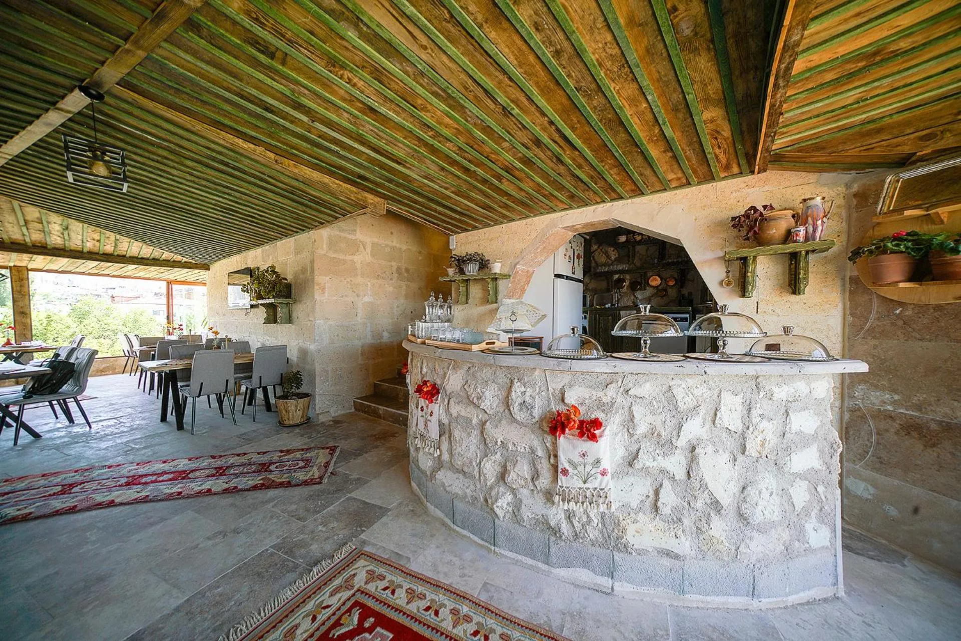 Restaurant/places to eat in Aysel Inn House