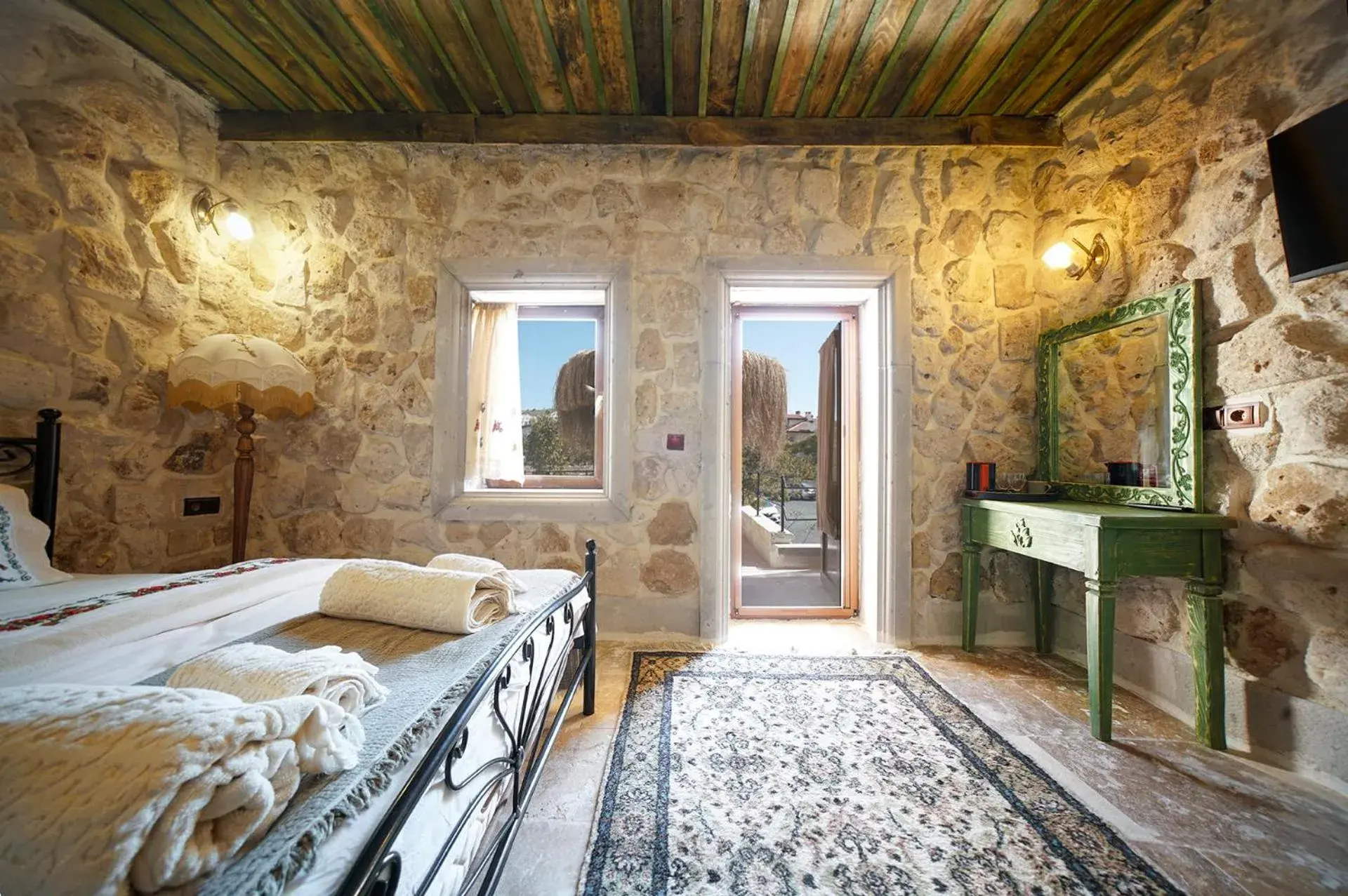 Queen Room with Balcony - single occupancy in Aysel Inn House Queen Room with Balcony - single occupancy in Aysel Inn House