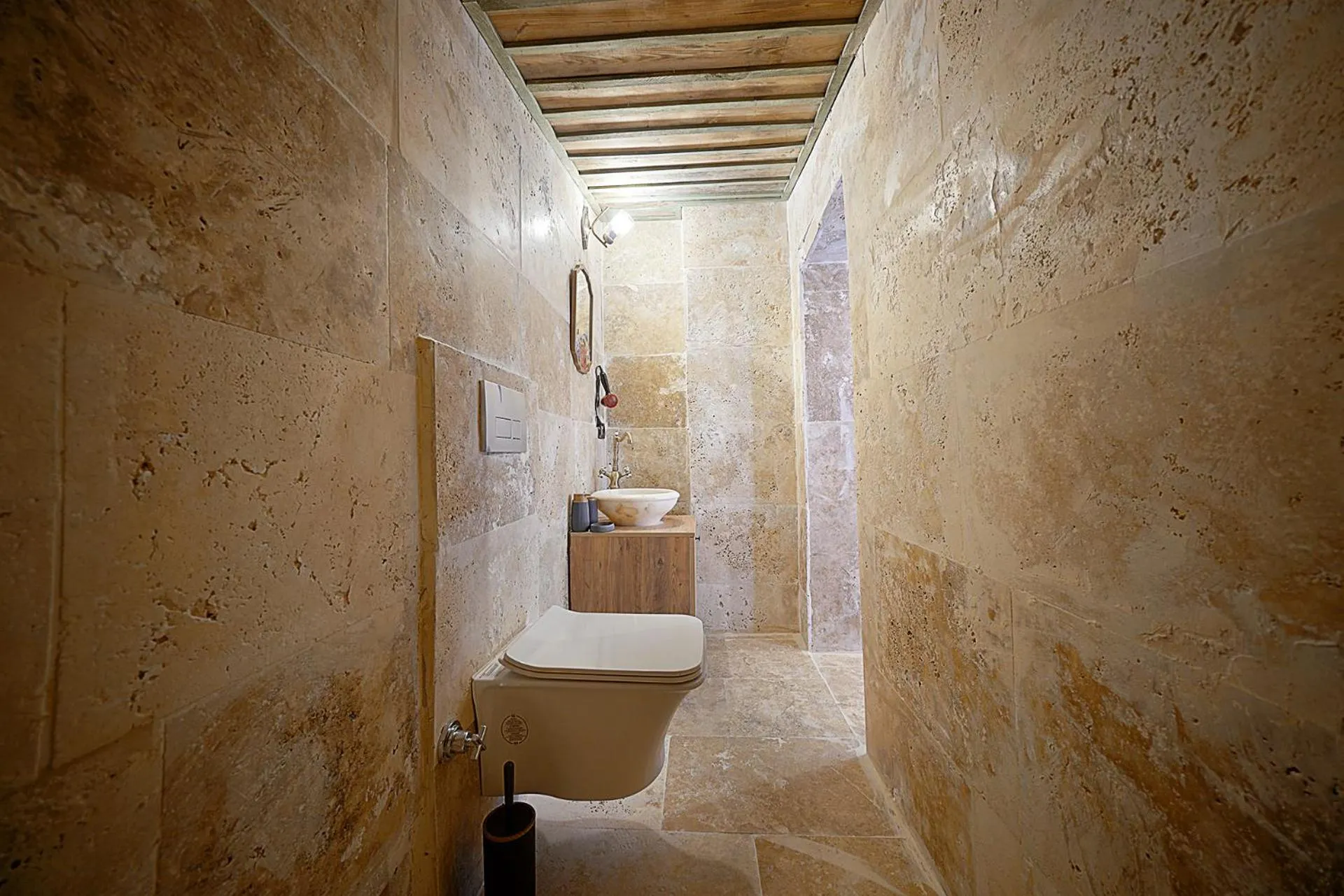 Toilet in Aysel Inn House