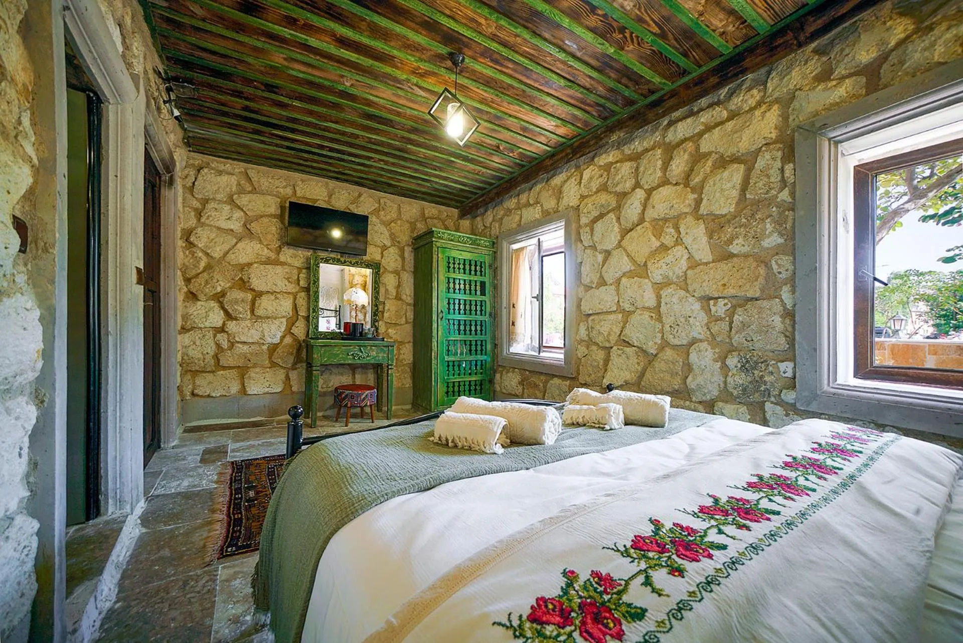 Bed in Aysel Inn House