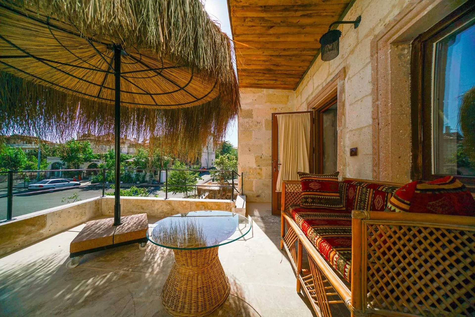 Day in Aysel Inn House