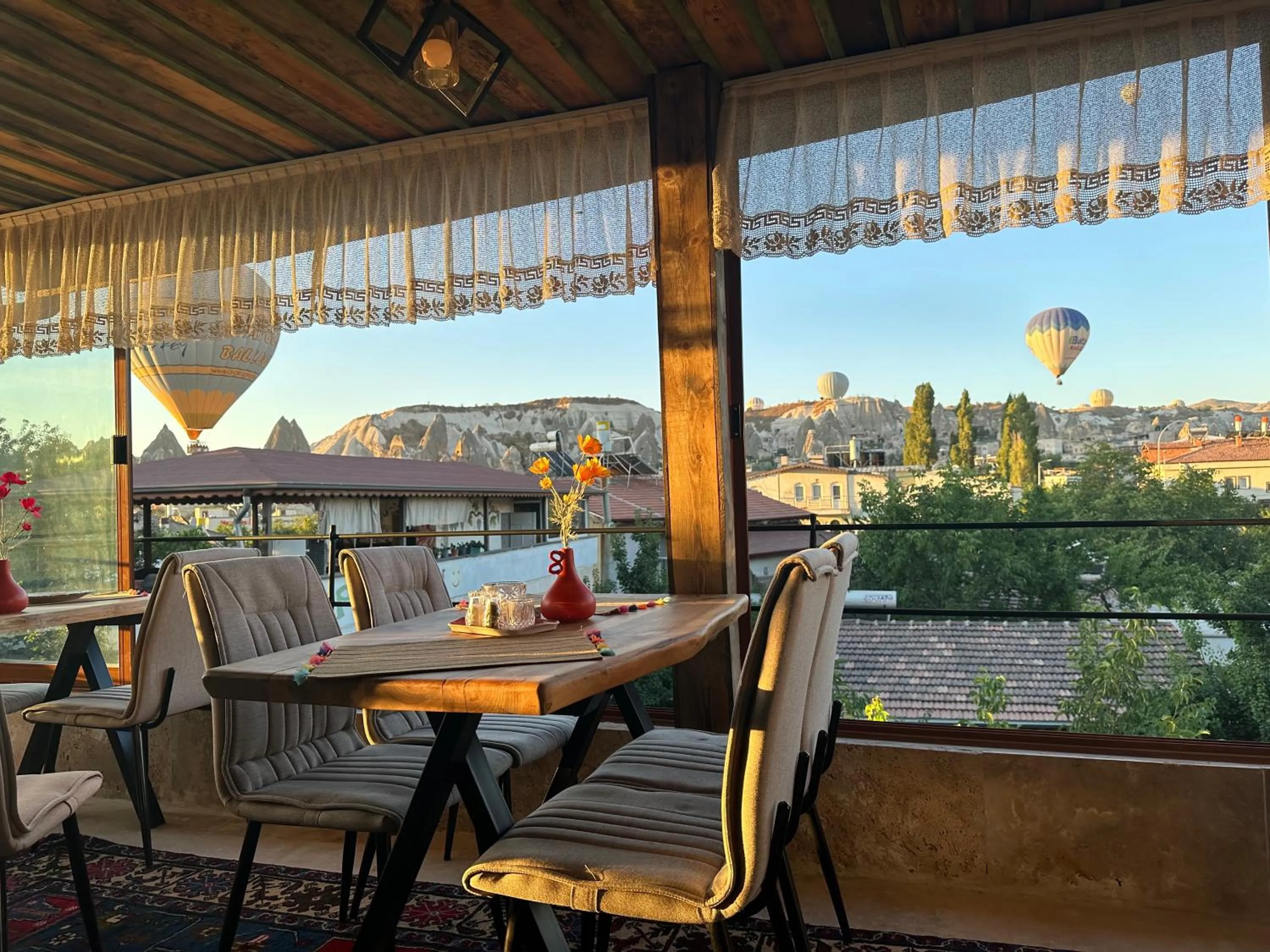 Restaurant/places to eat in Aysel Inn House