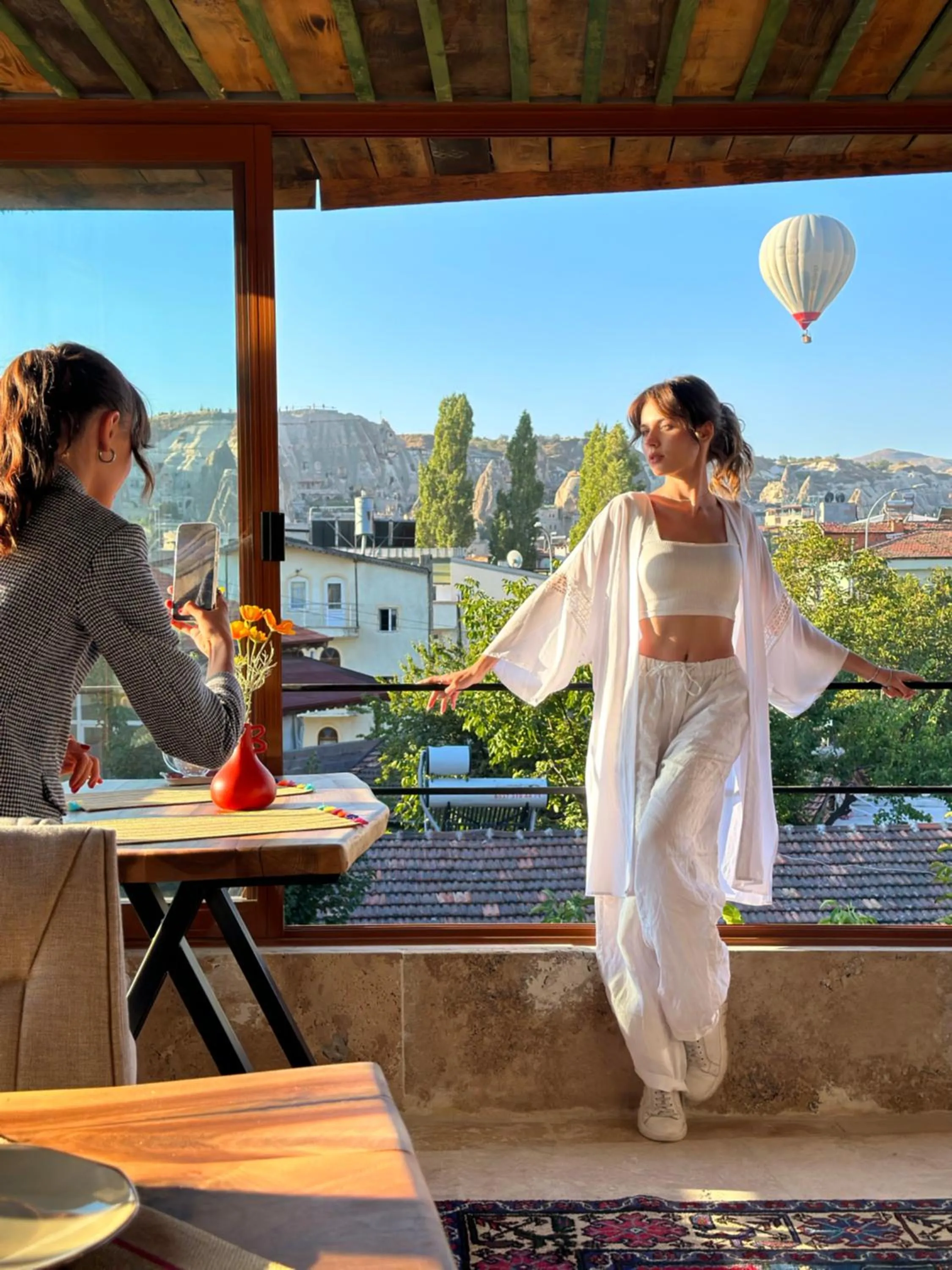 Restaurant/places to eat in Aysel Inn House