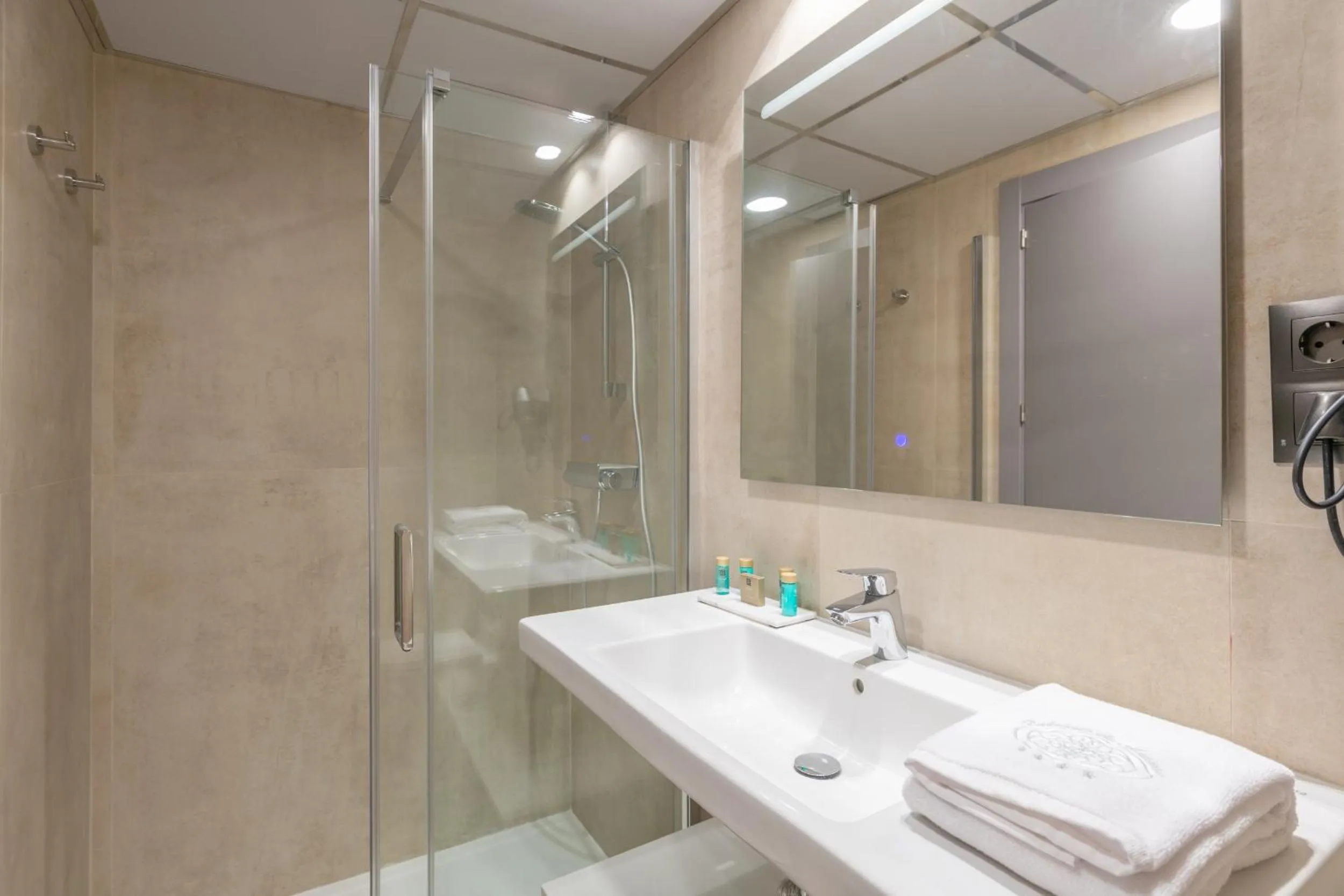 Shower in Palacete de Álamos Apartamentos