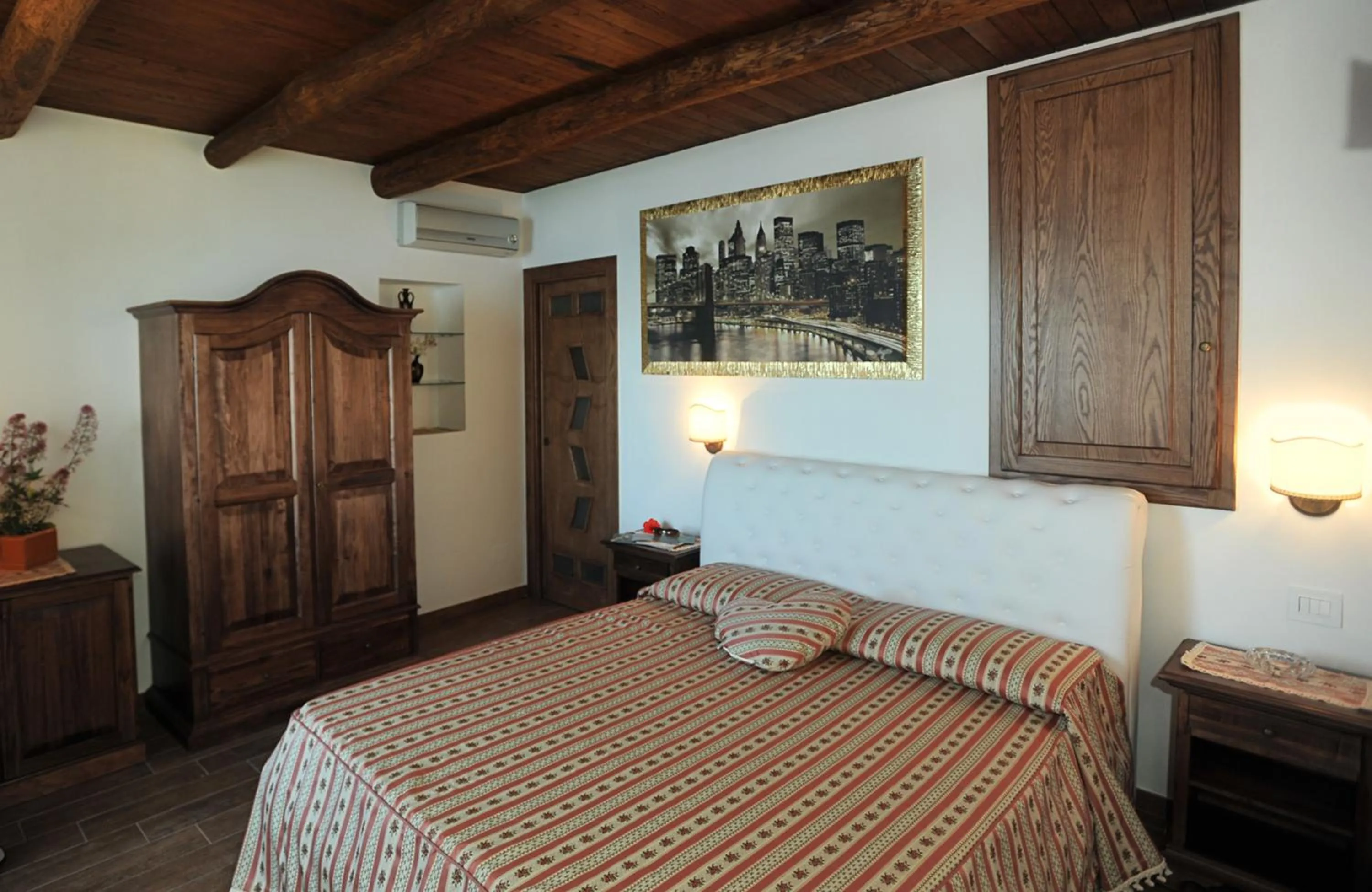 Photo of the whole room, Bed in World Center