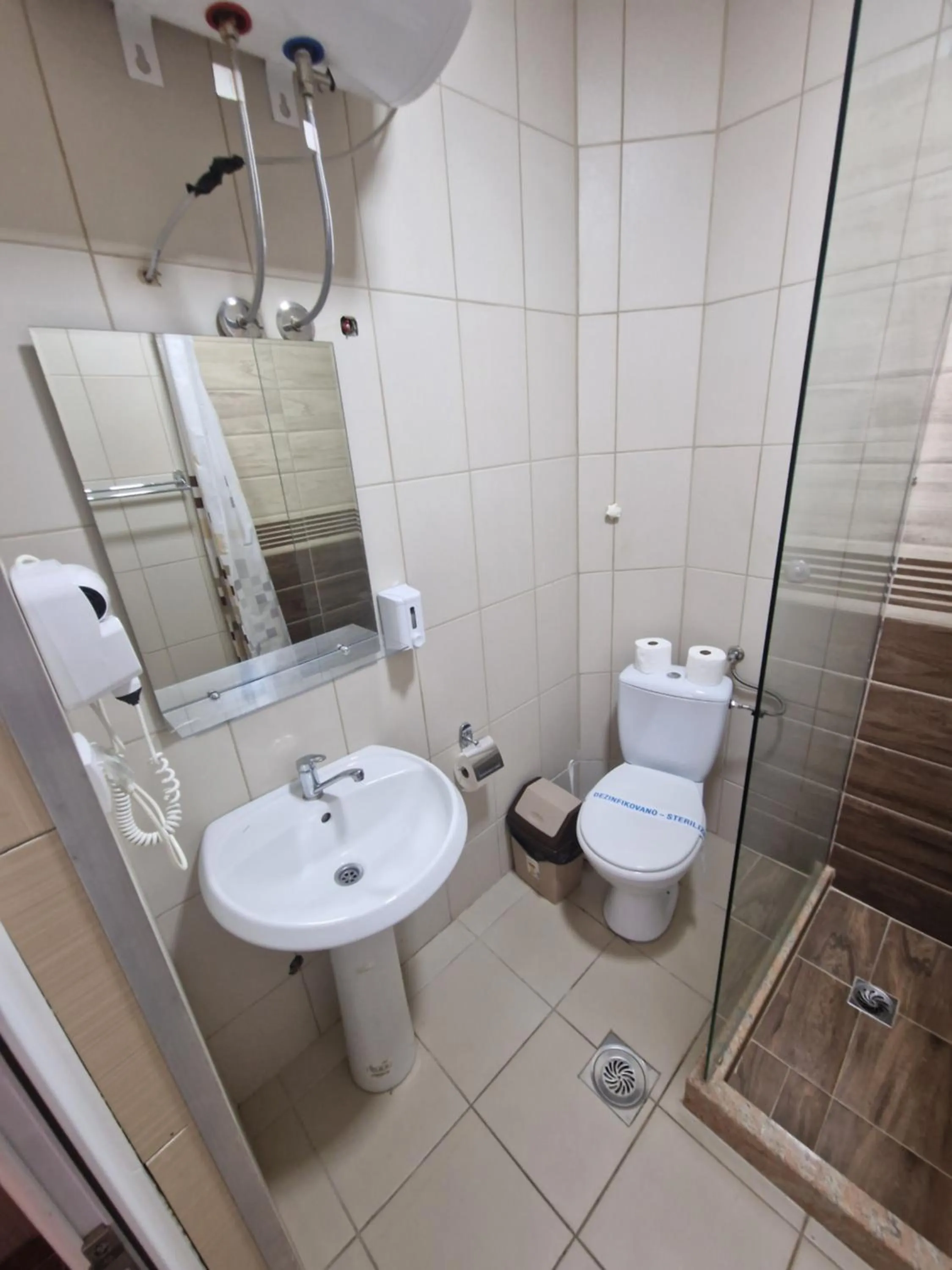 Shower in Hotel Saradis