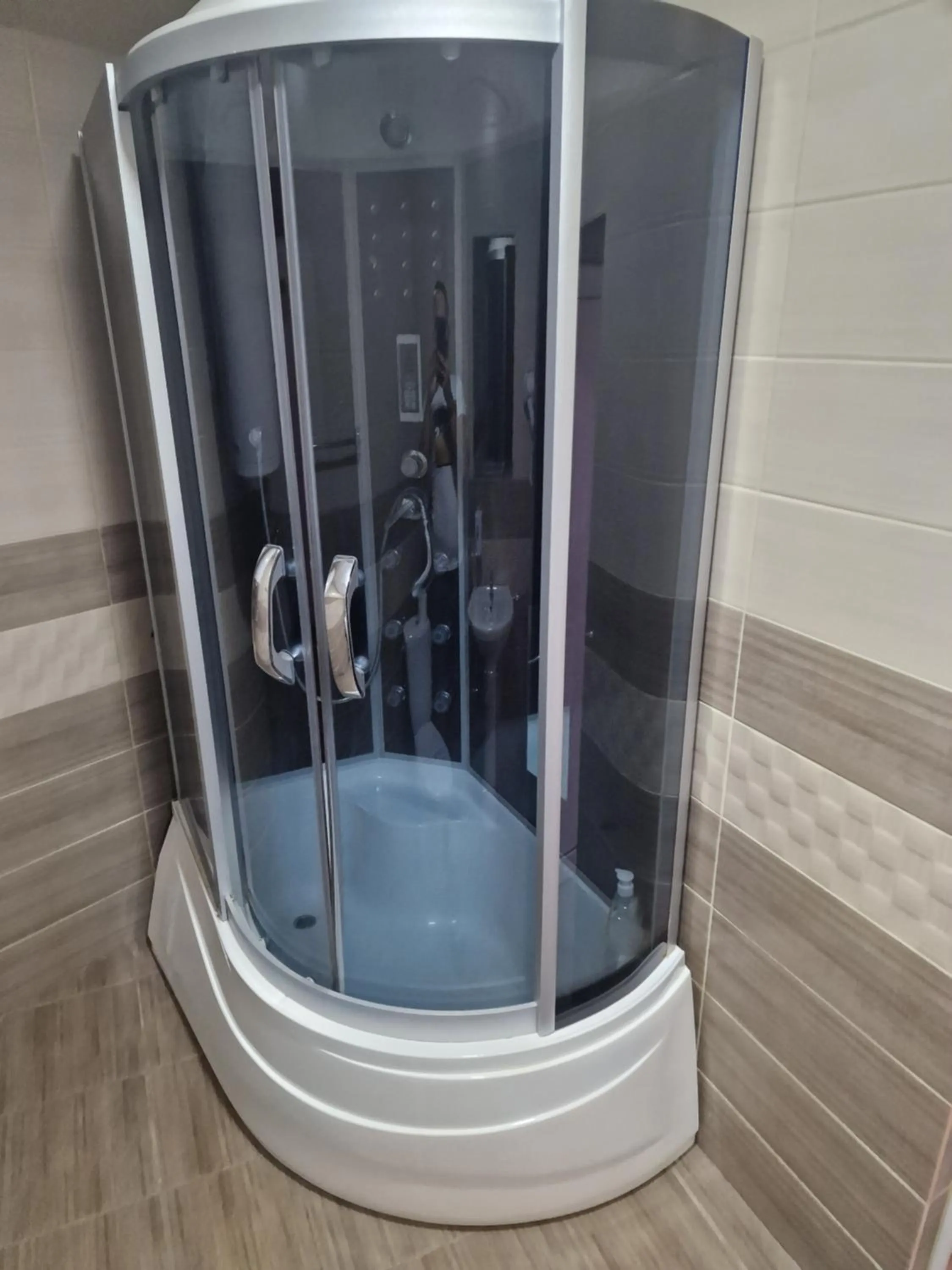 Shower in Hotel Saradis