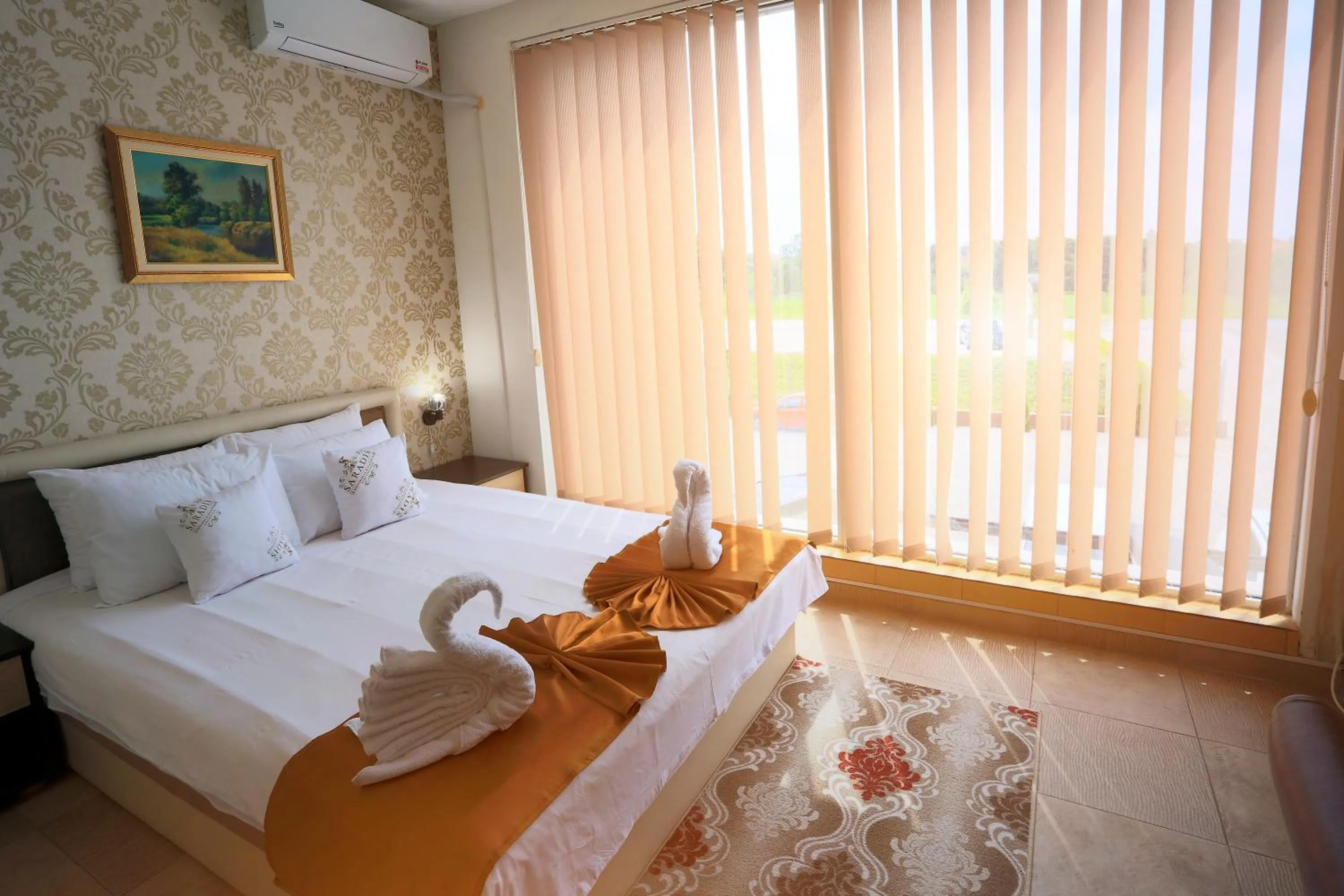 Bed in Hotel Saradis