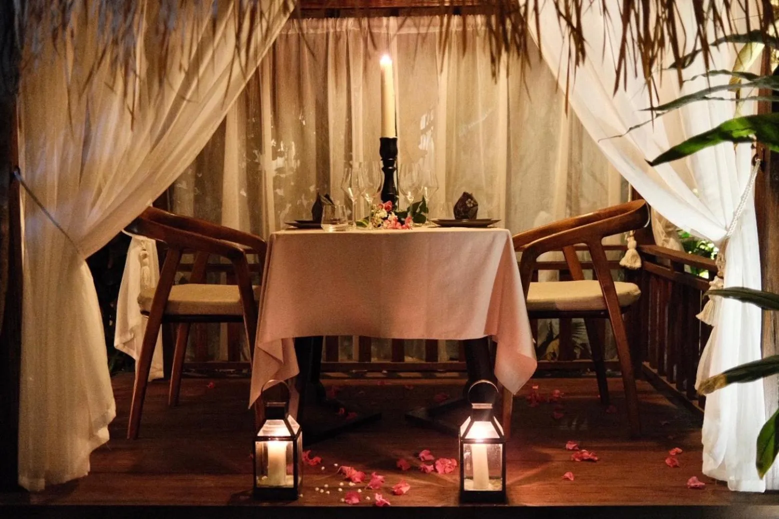 Restaurant/places to eat in Hani Hideaway