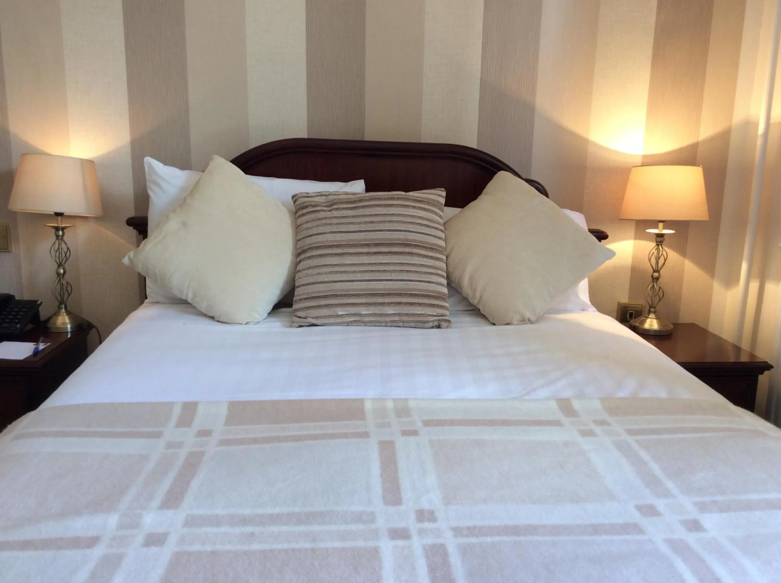 Bed in Bedford Hotel