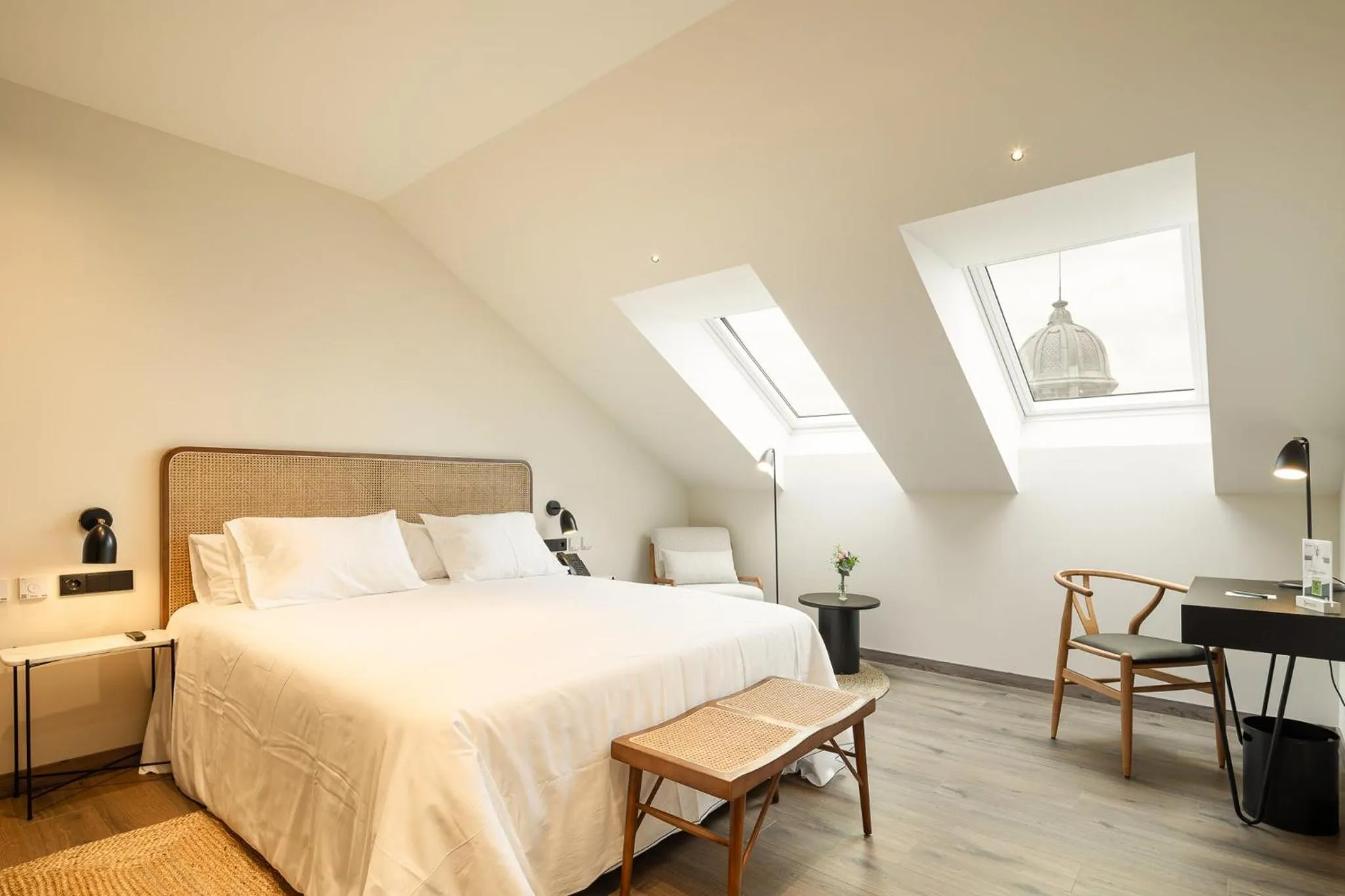 Photo of the whole room, Bed in Sercotel EsteOeste